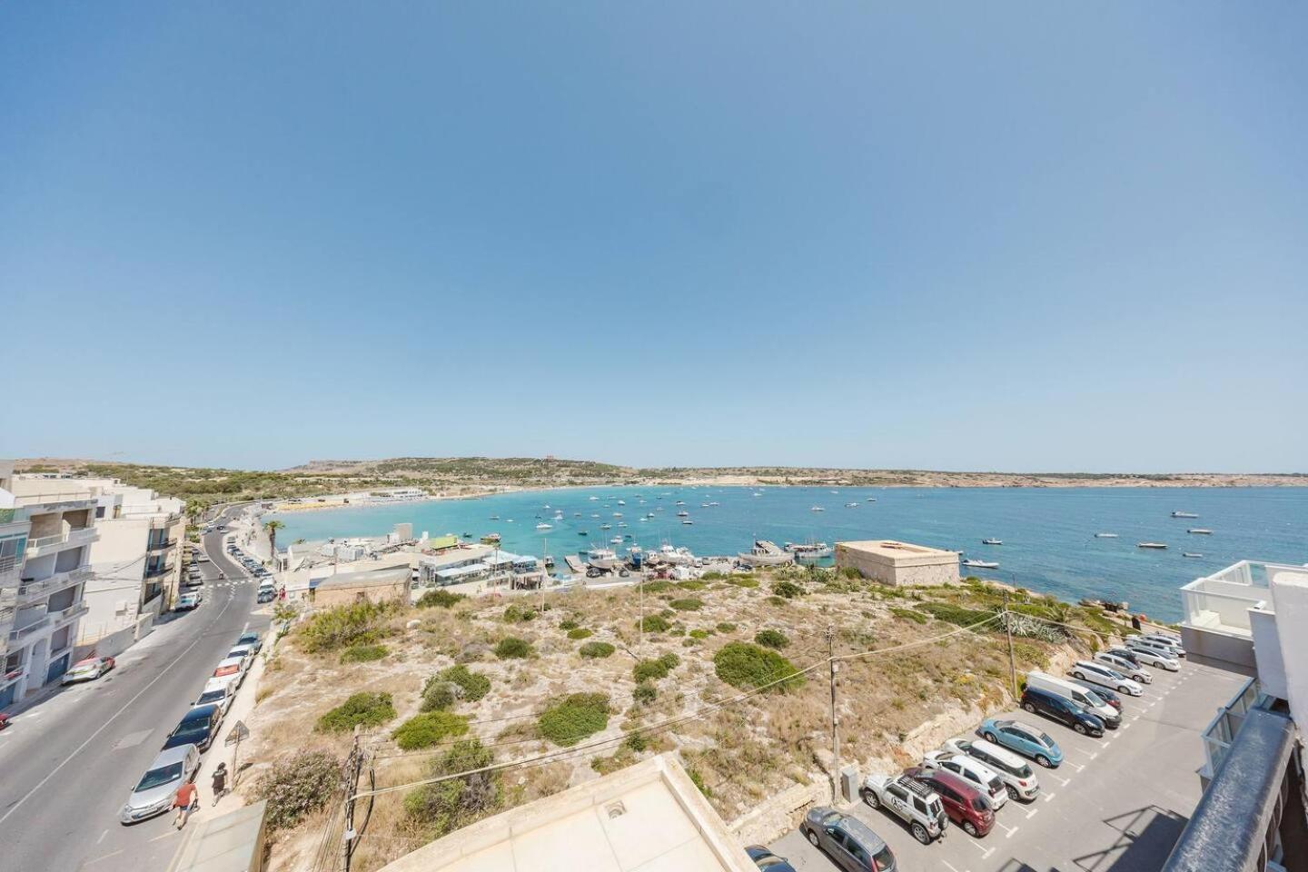 Seafront Apartment with Panoramic Views 3 Bed
