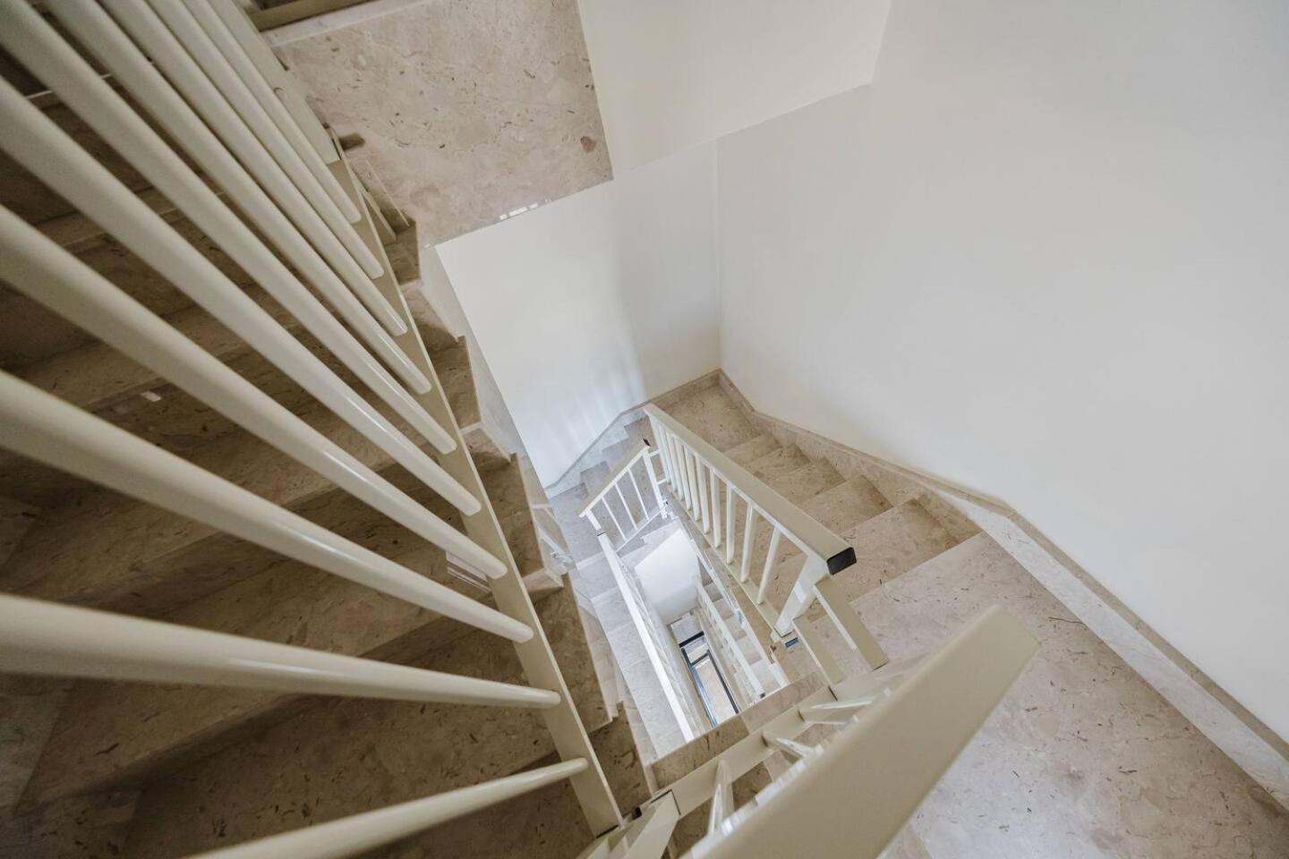 Seafront Apartment with Panoramic Views 3 Bed