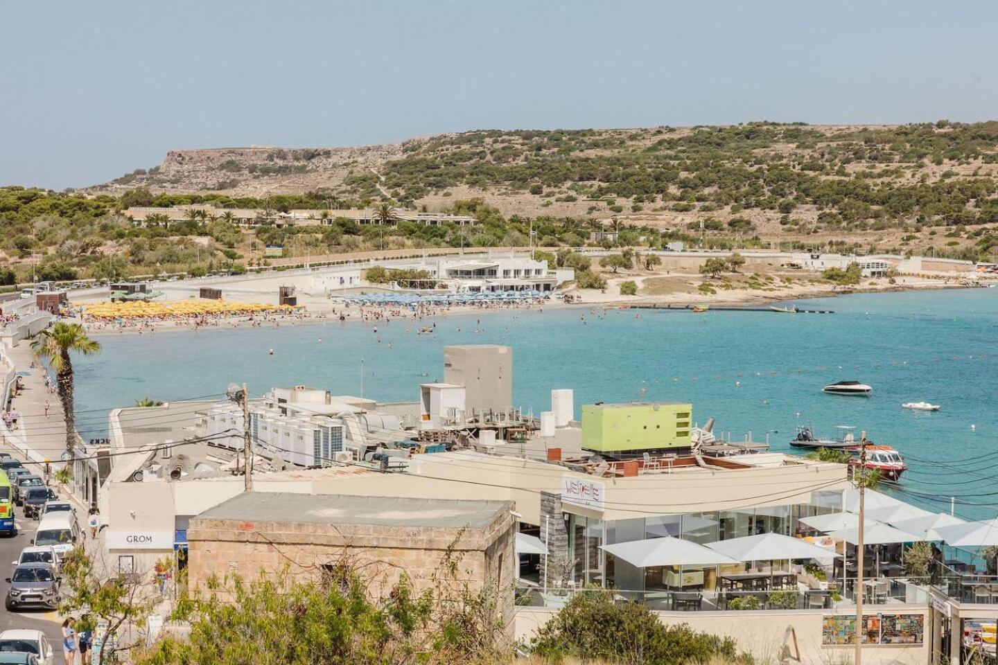 Seafront Apartment with Panoramic Views 3 Bed