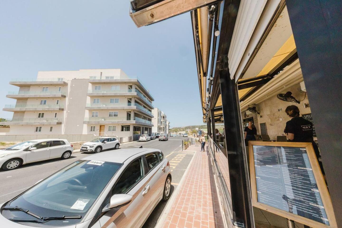 Seafront Apartment with Panoramic Views 3 Bed