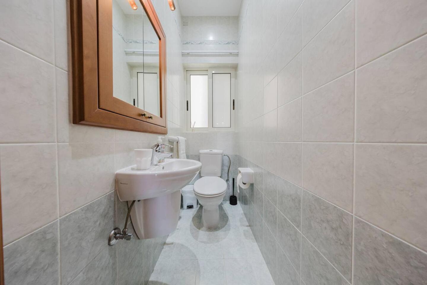 Seafront Apartment with Panoramic Views 3 Bed