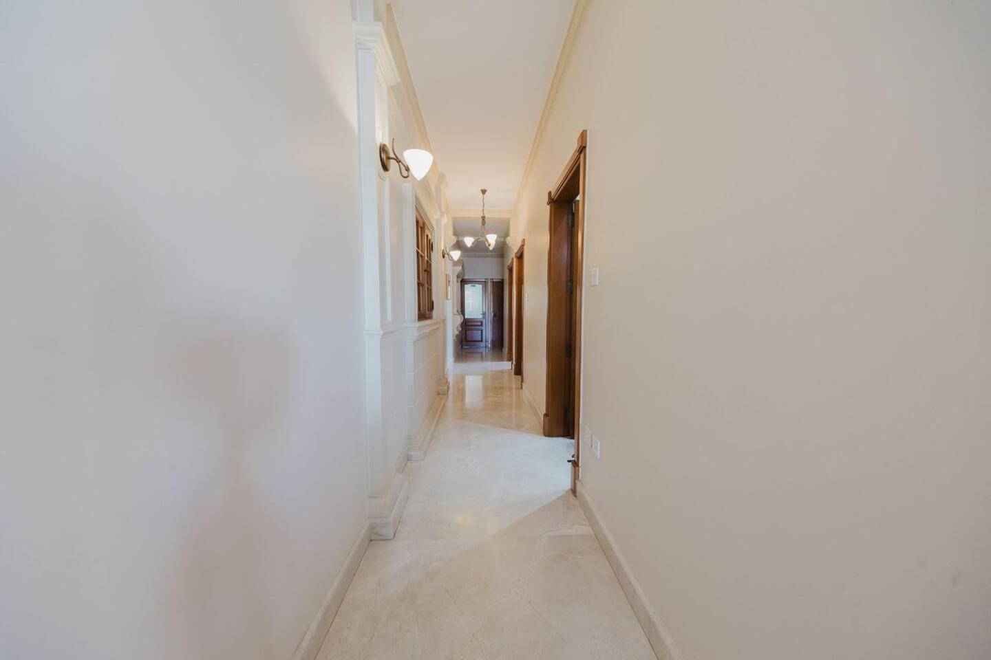 Seafront Apartment with Panoramic Views 3 Bed
