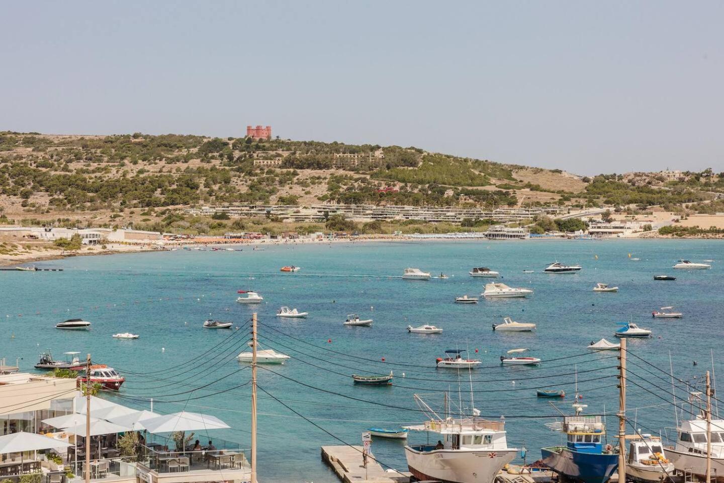 Seafront Apartment with Panoramic Views 3 Bed