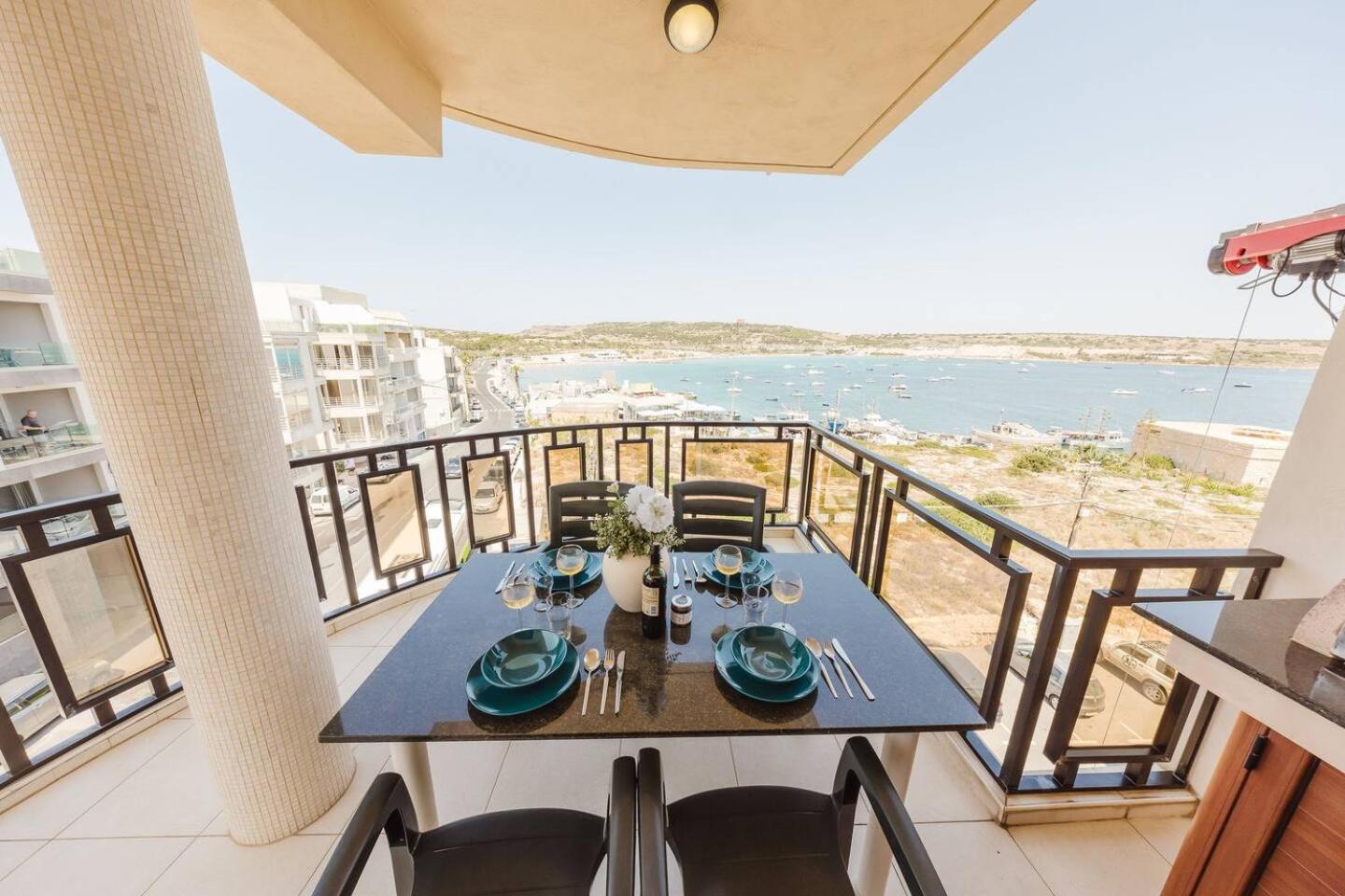 Seafront Apartment with Panoramic Views 3 Bed