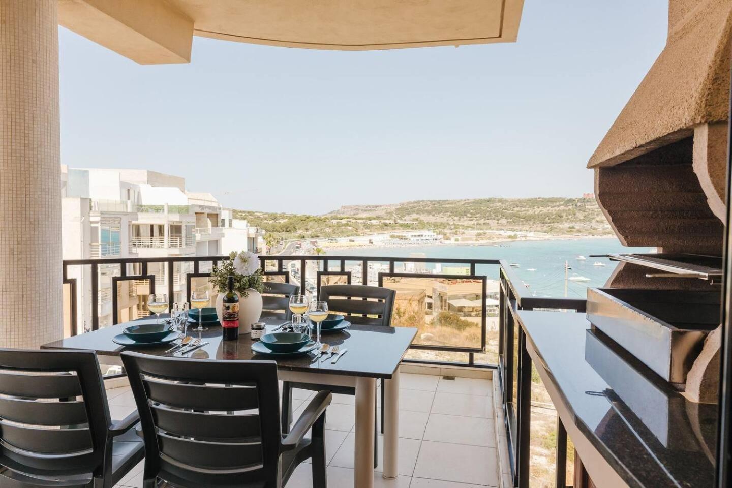 Seafront Apartment with Panoramic Views 3 Bed