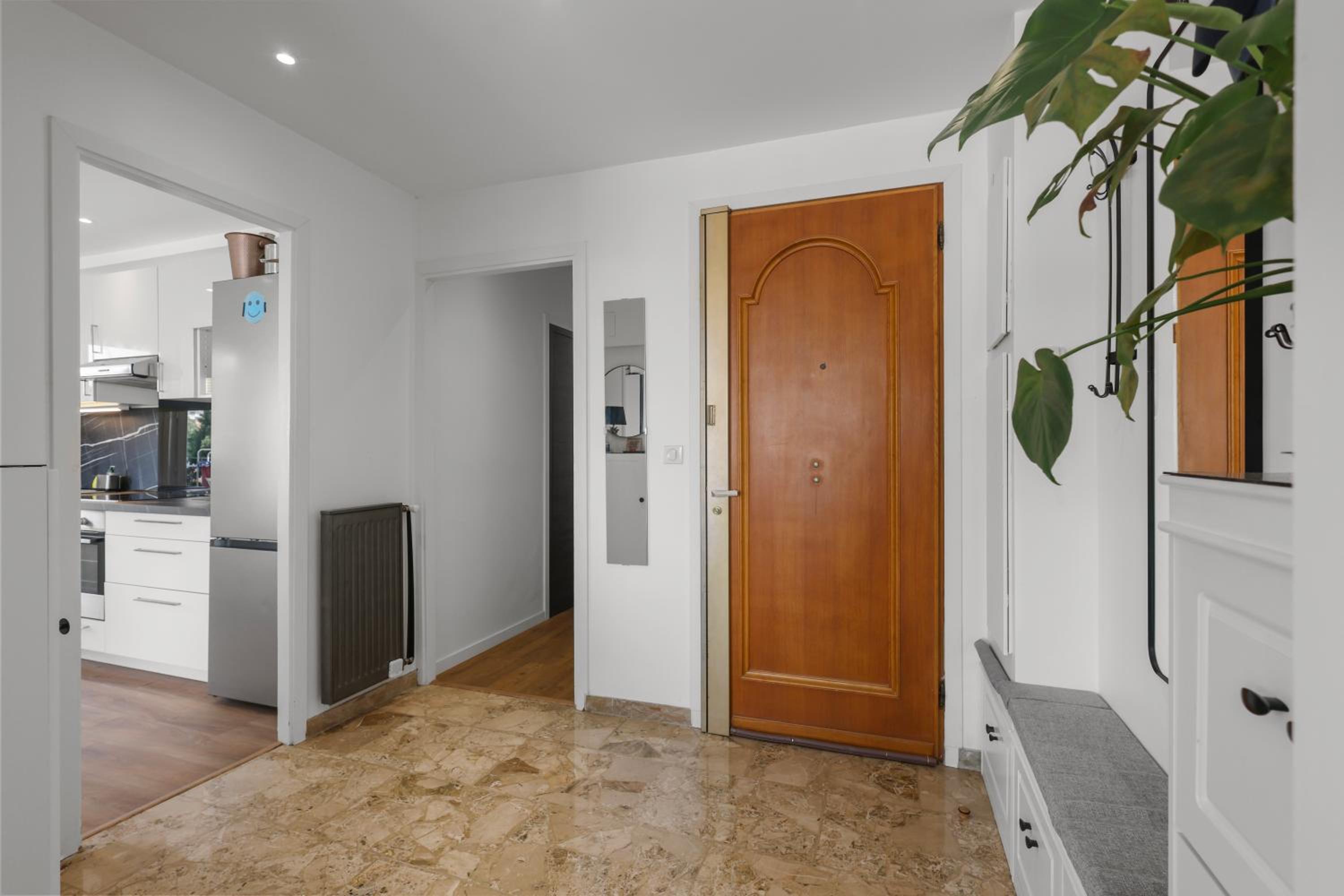 Cannes Beach Access, Private Room in Shared 3-Bedroom Apartment, Private Bathroom, Living Room with Sea View Suite Parentale salle de bain privée accès pla