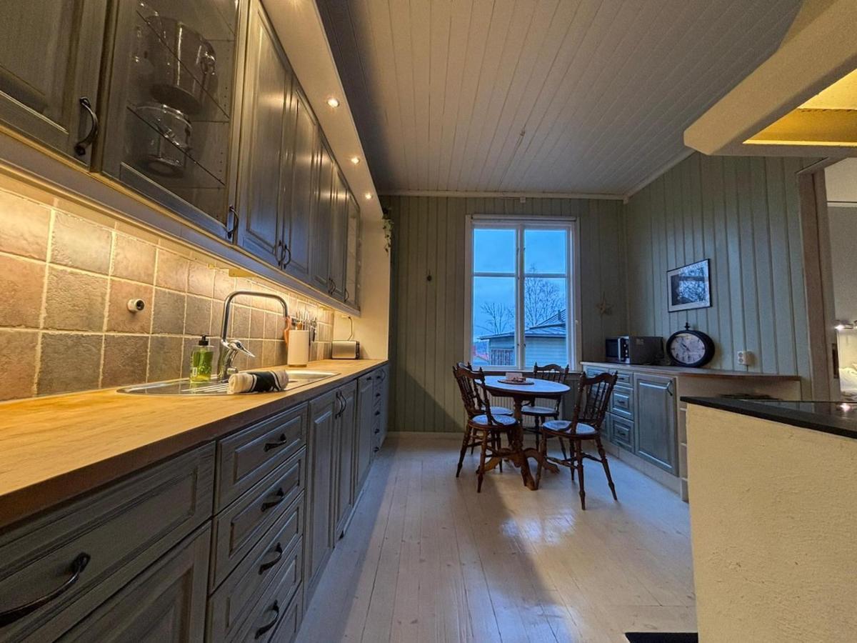 Central penthouse rooms near ferry, bus, nature