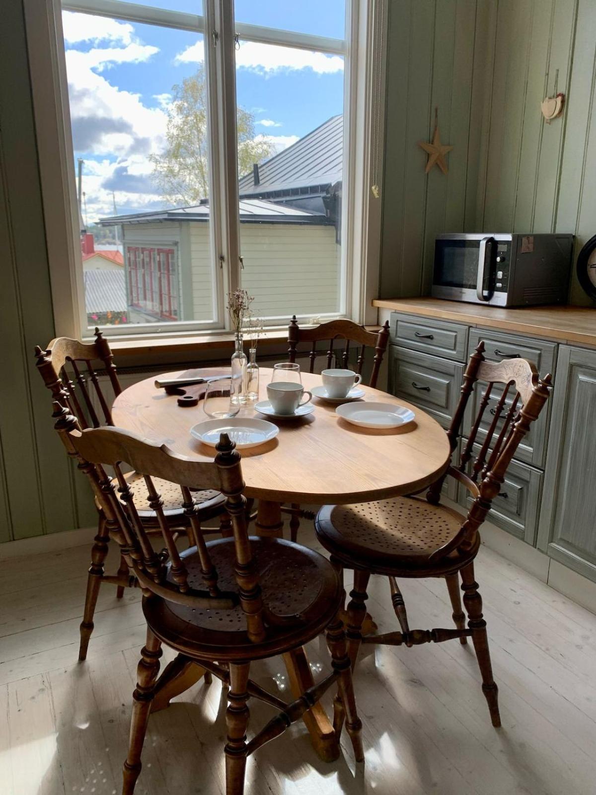 Central penthouse rooms near ferry, bus, nature
