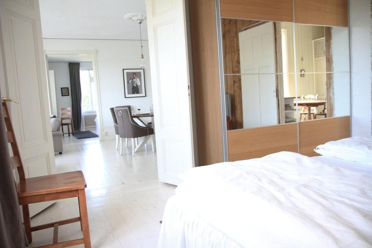 Central penthouse rooms near ferry, bus, nature