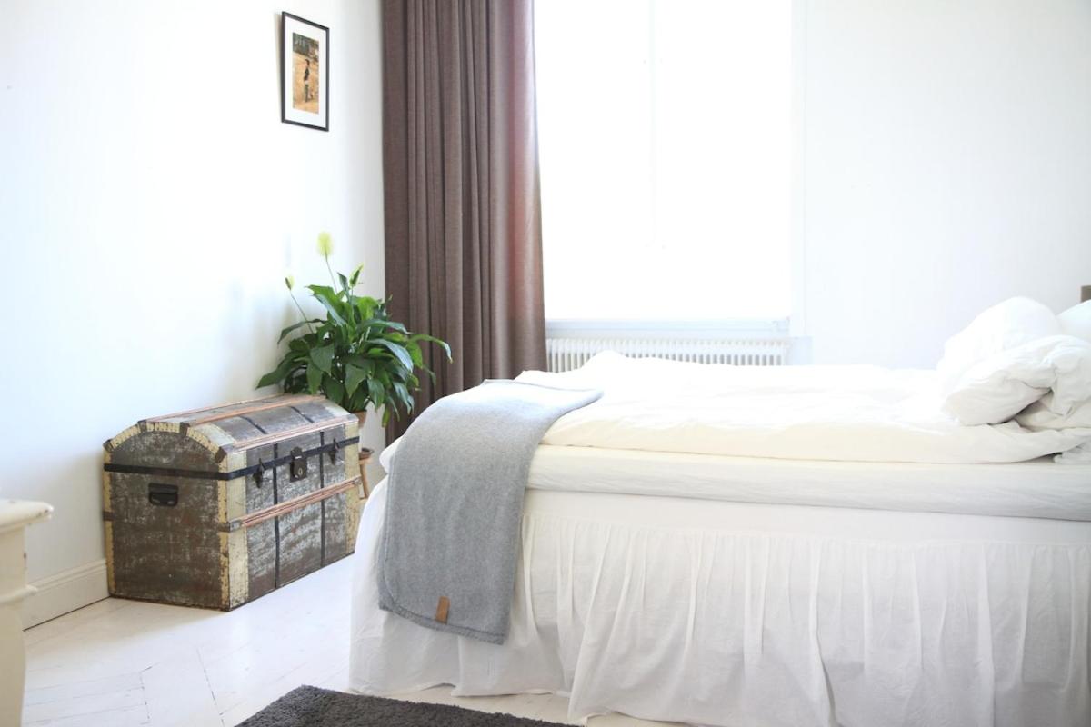 Central penthouse rooms near ferry, bus, nature
