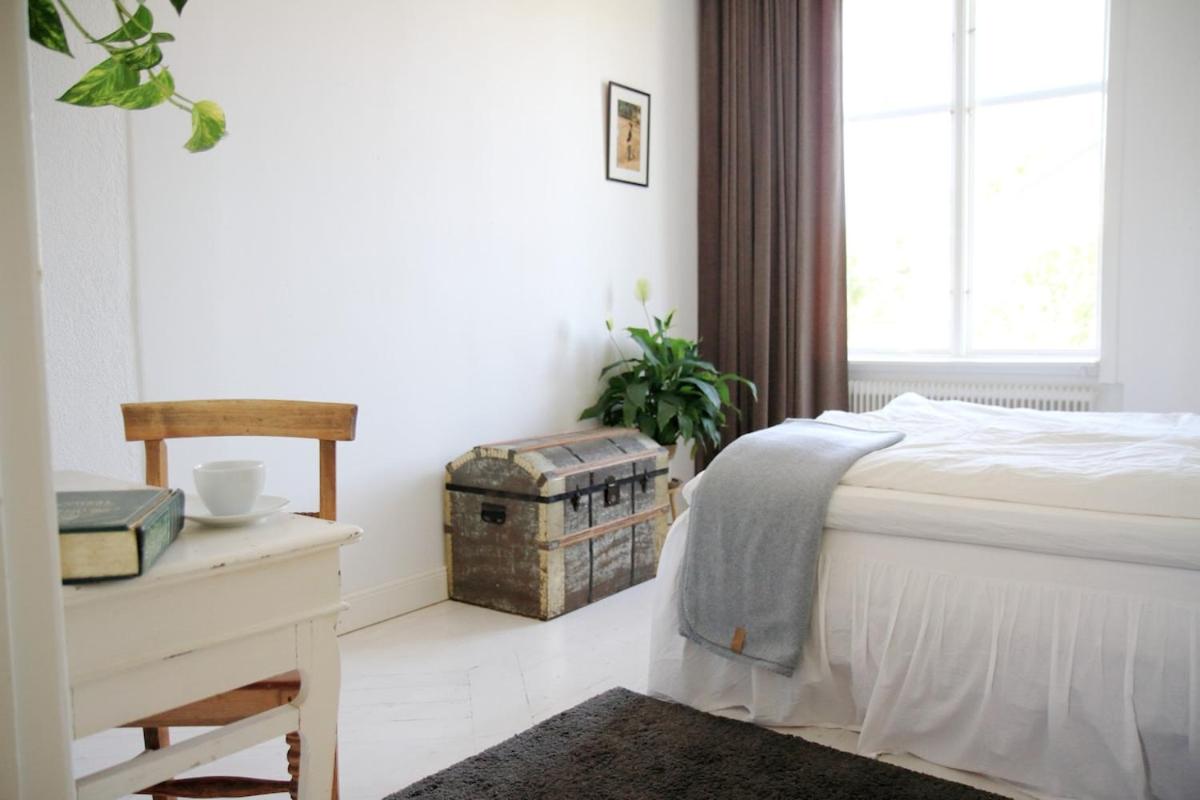 Central penthouse rooms near ferry, bus, nature