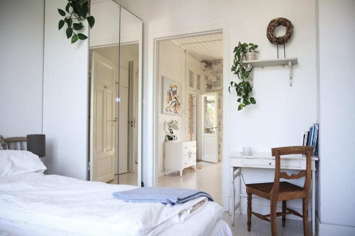 Central penthouse rooms near ferry, bus, nature