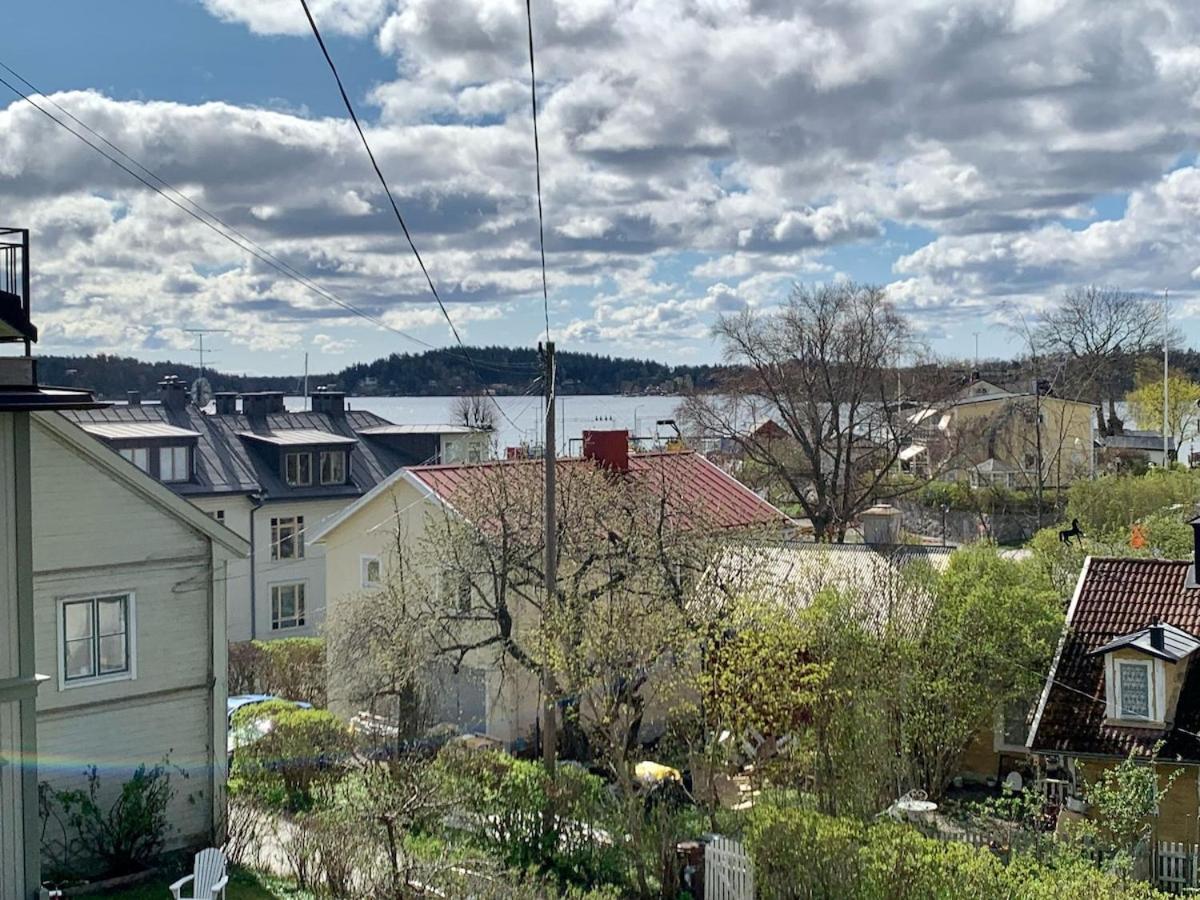 Central penthouse rooms near ferry, bus, nature