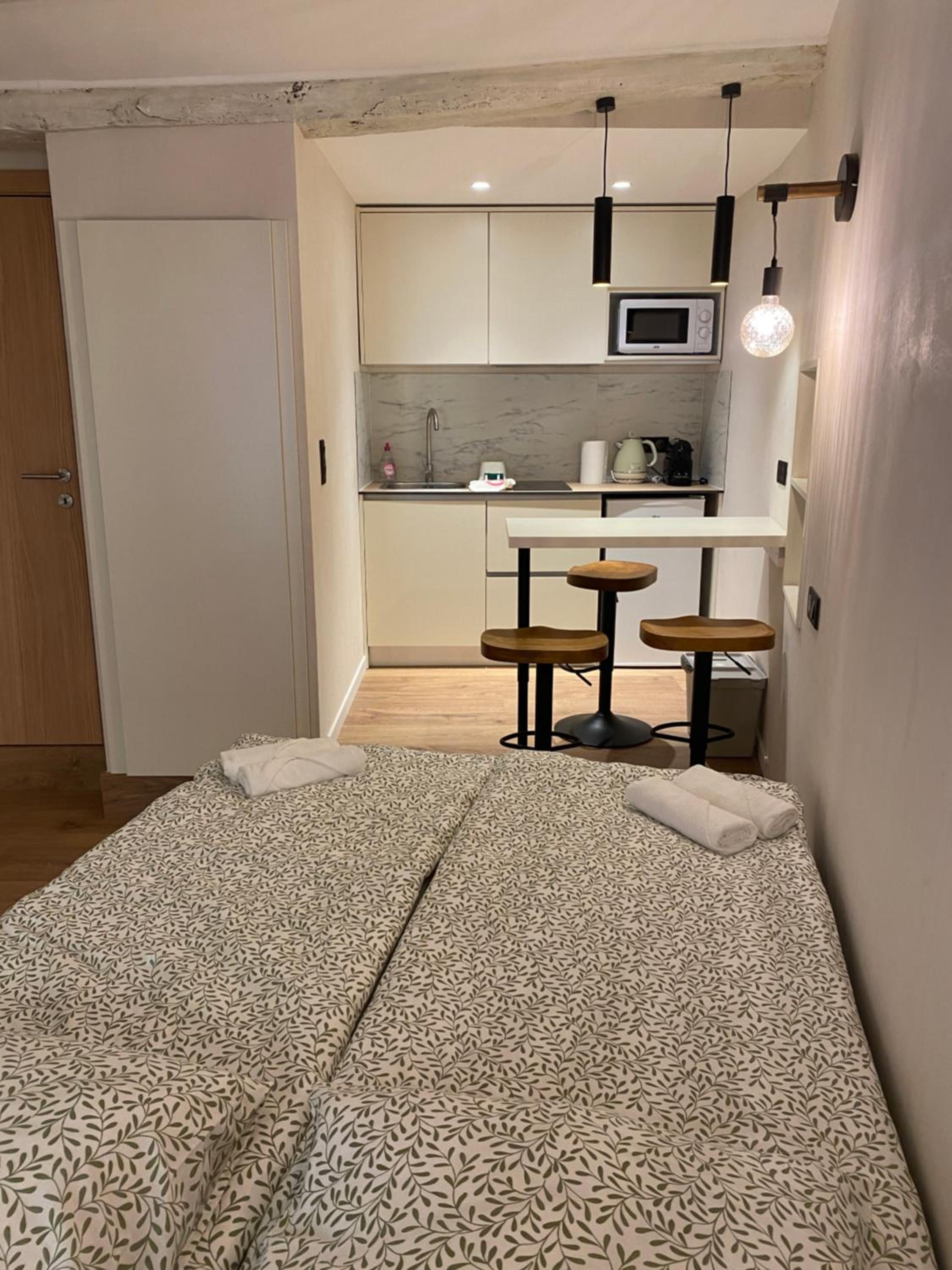 Refurbished apartment in the Old Town, steps from the beach