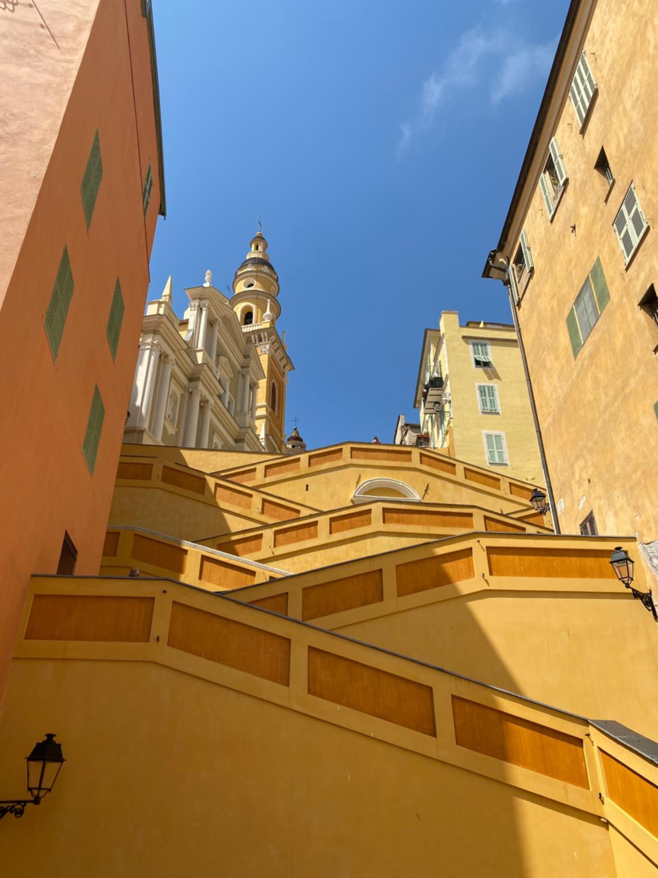 Refurbished apartment in the Old Town, steps from the beach