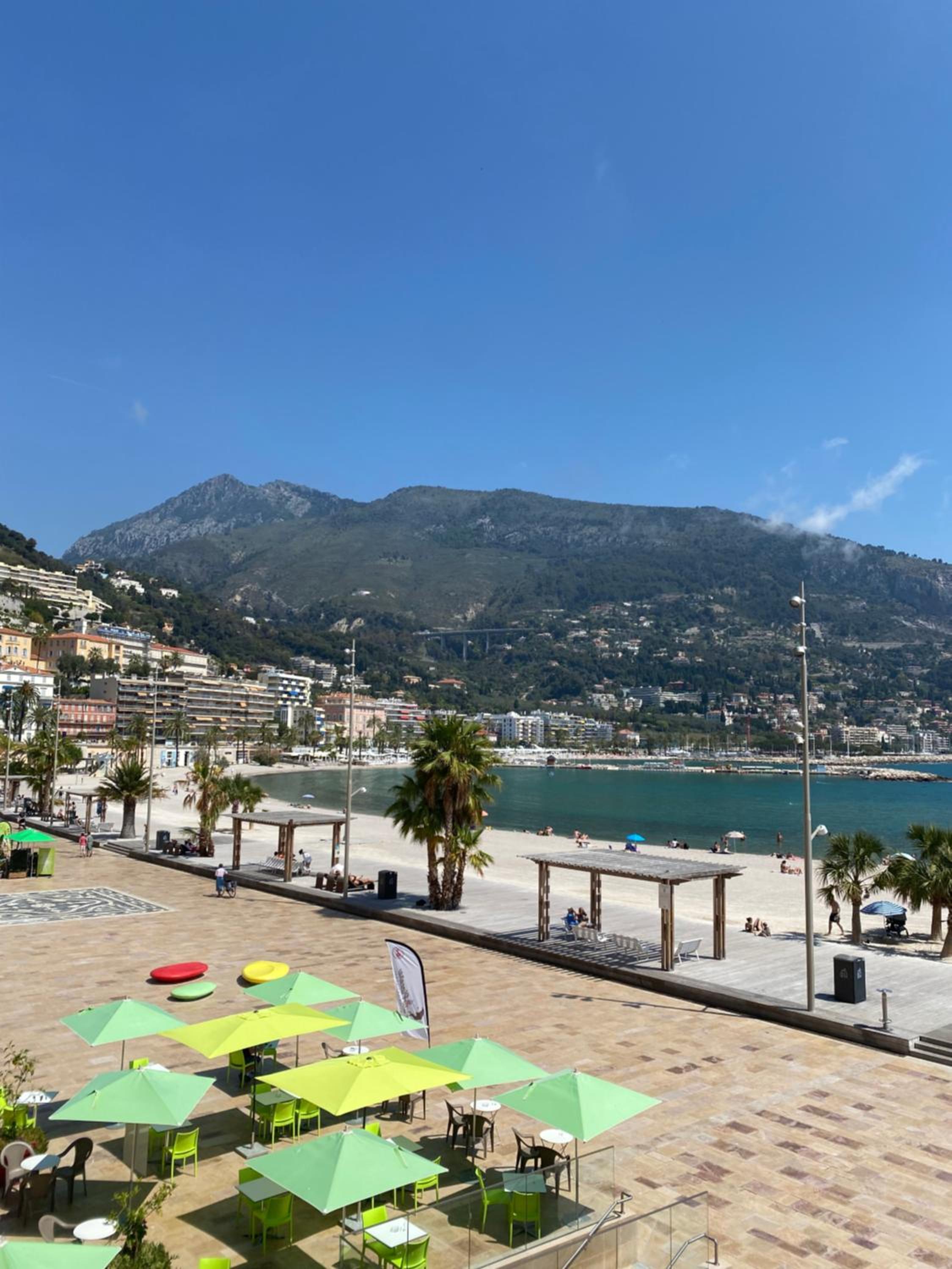 Refurbished apartment in the Old Town, steps from the beach