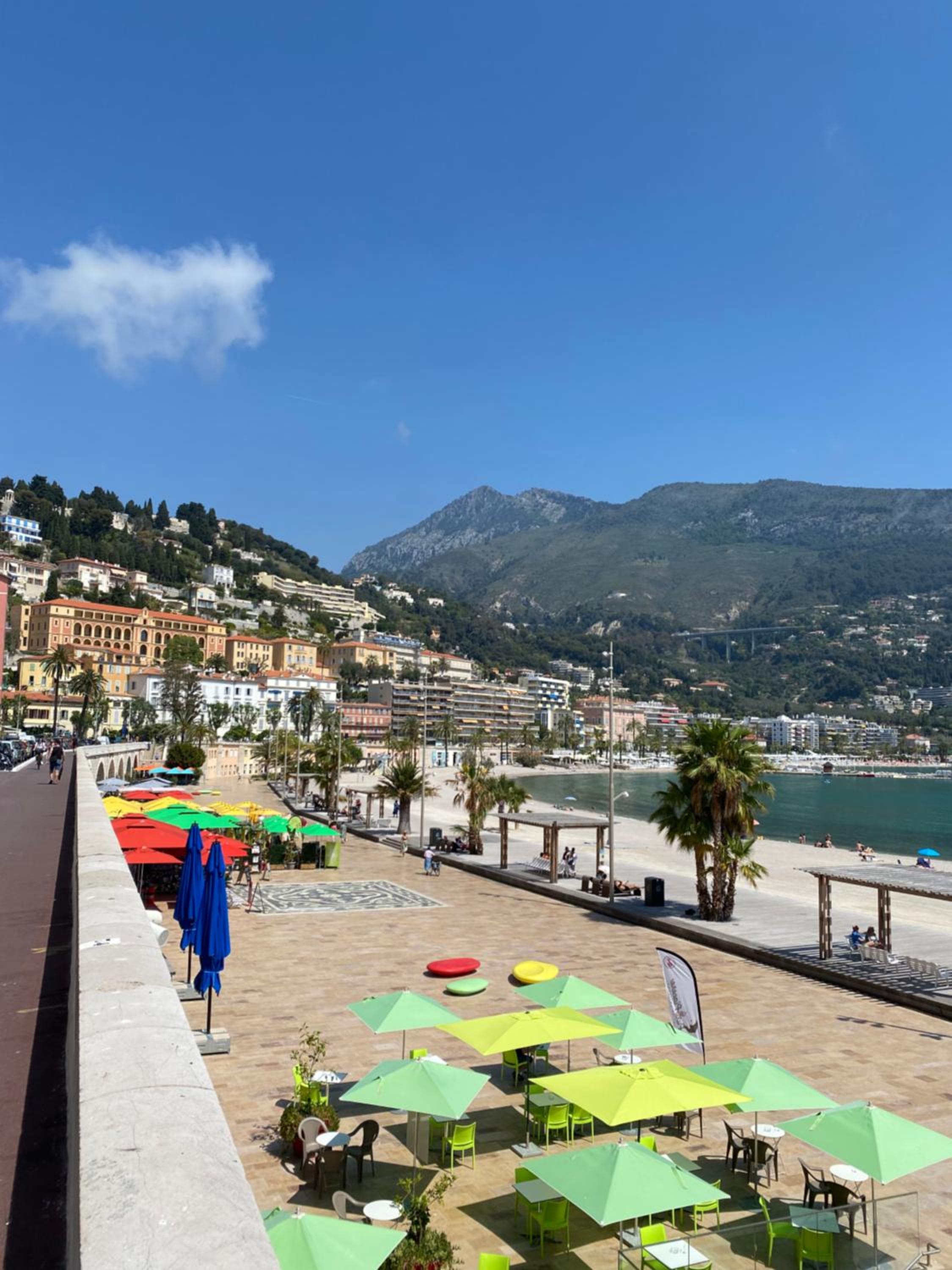 Refurbished apartment in the Old Town, steps from the beach