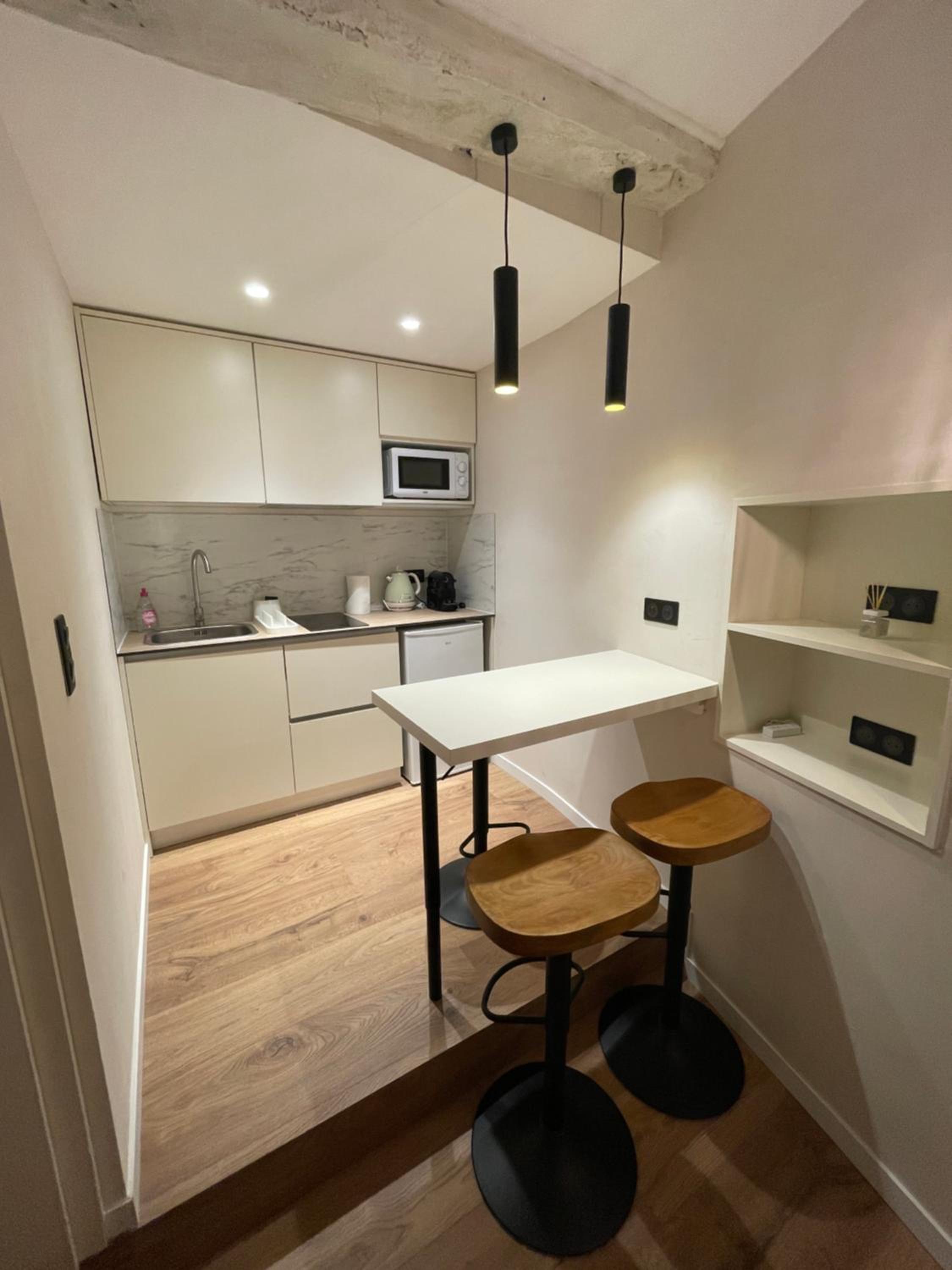 Refurbished apartment in the Old Town, steps from the beach