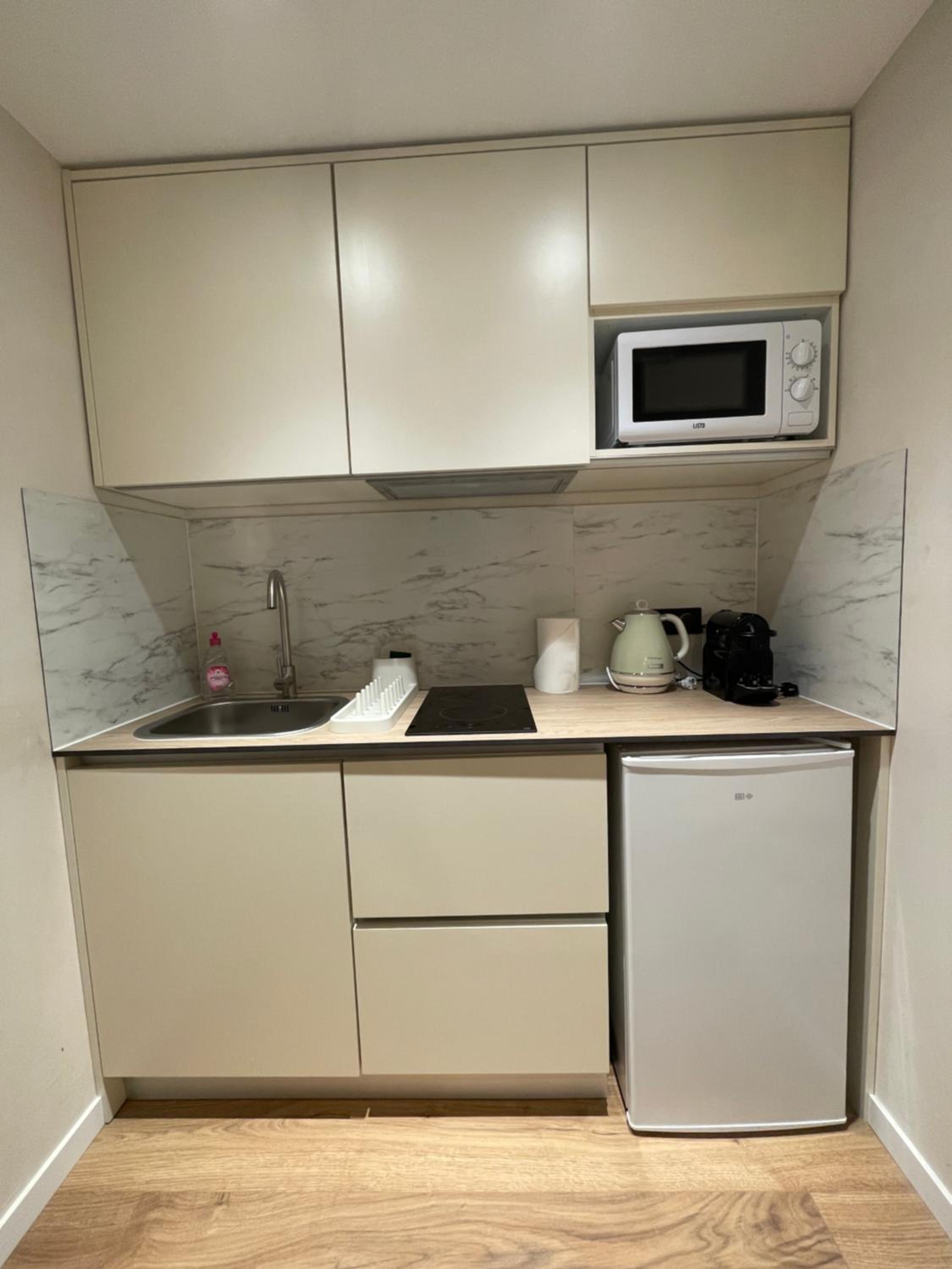 Refurbished apartment in the Old Town, steps from the beach