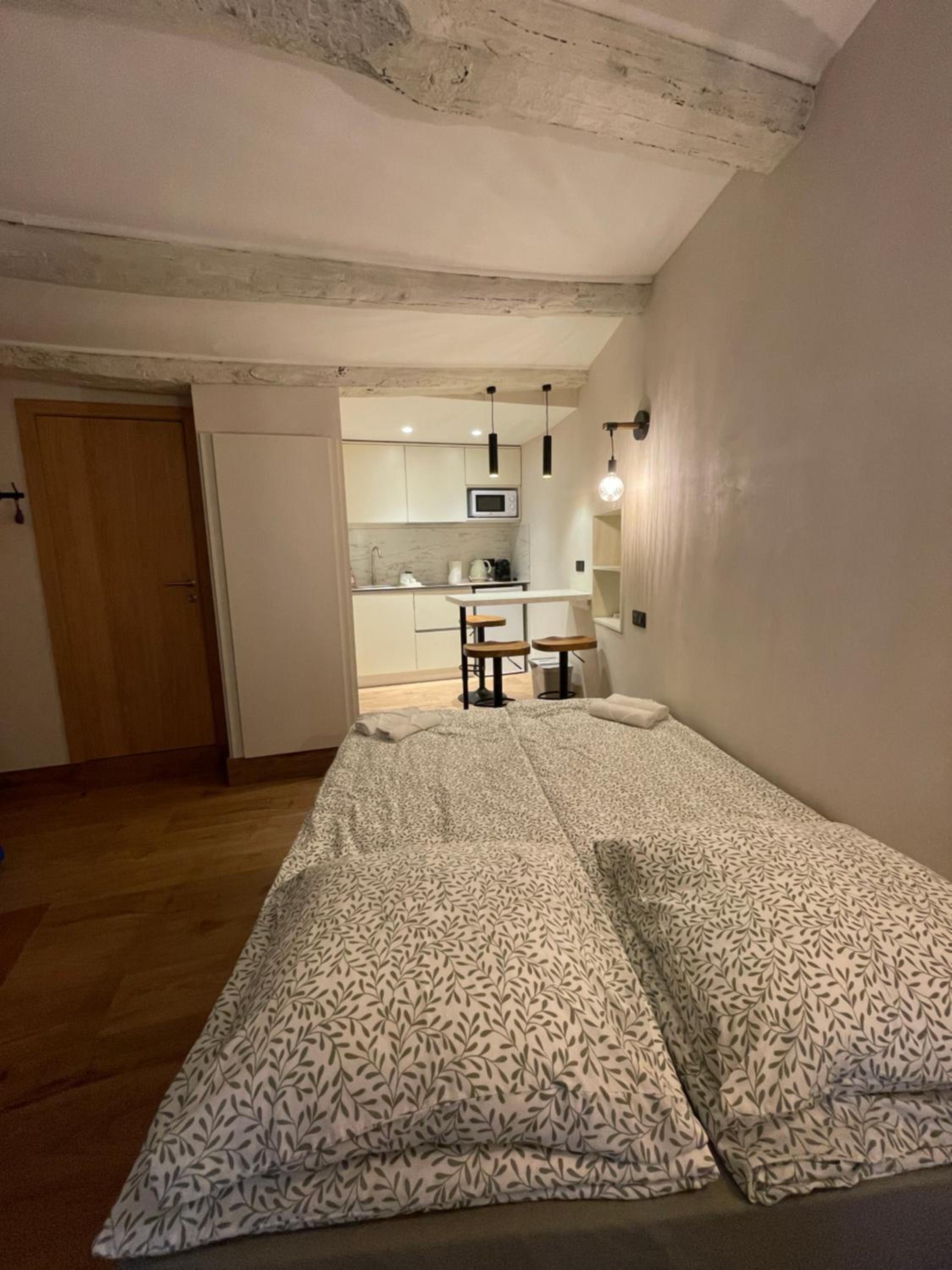 Refurbished apartment in the Old Town, steps from the beach
