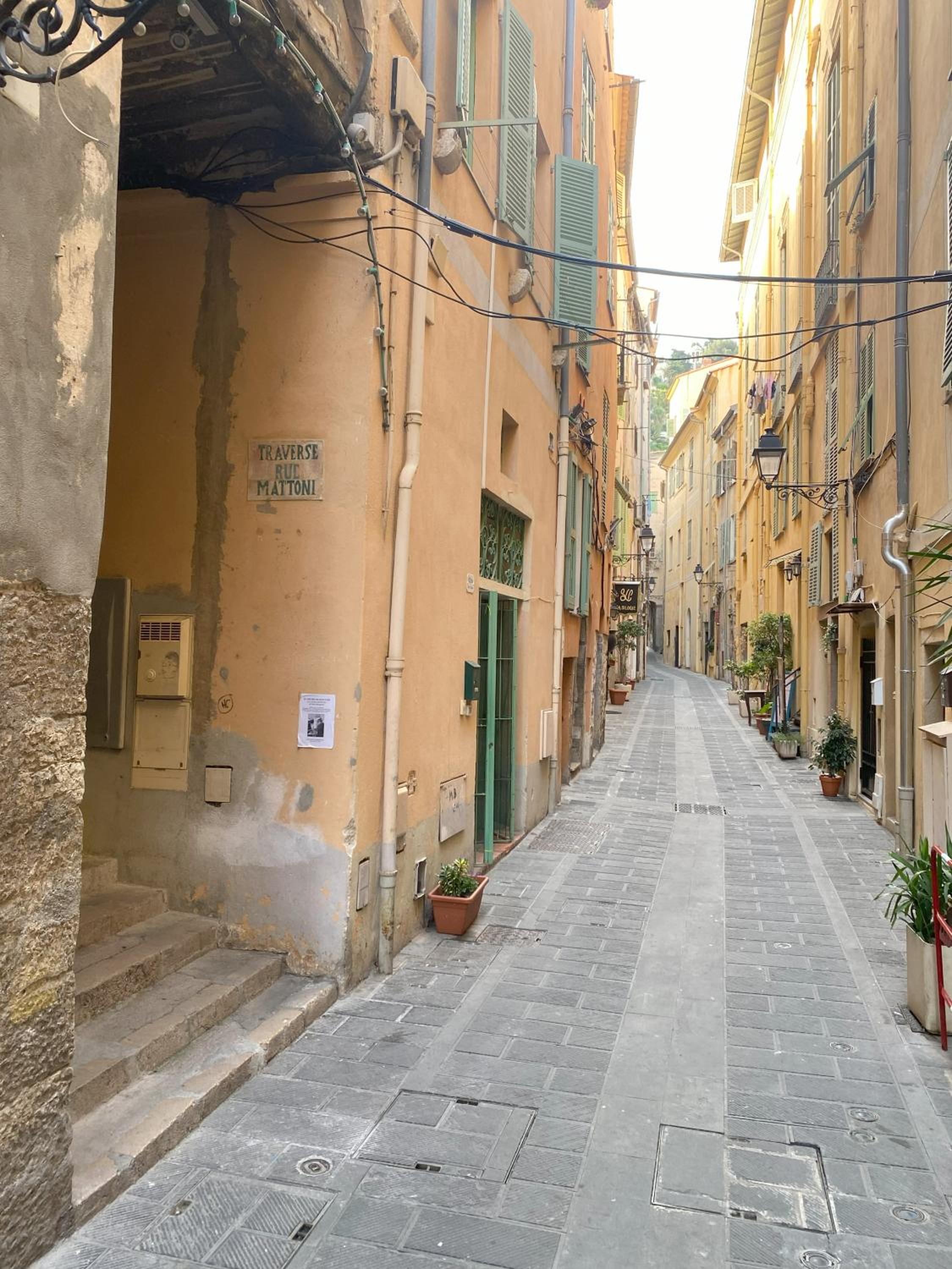 Refurbished apartment in the Old Town, steps from the beach