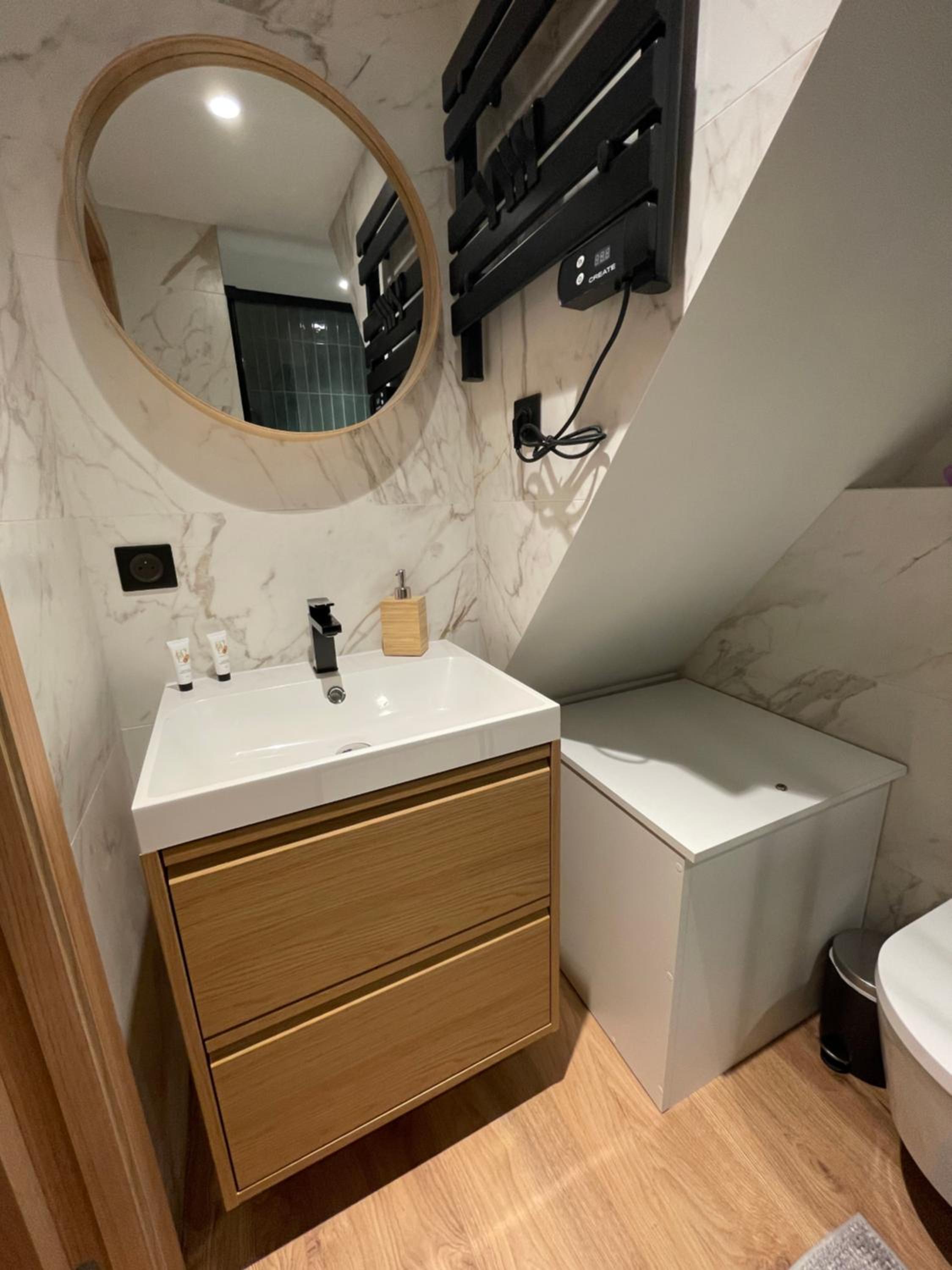 Refurbished apartment in the Old Town, steps from the beach