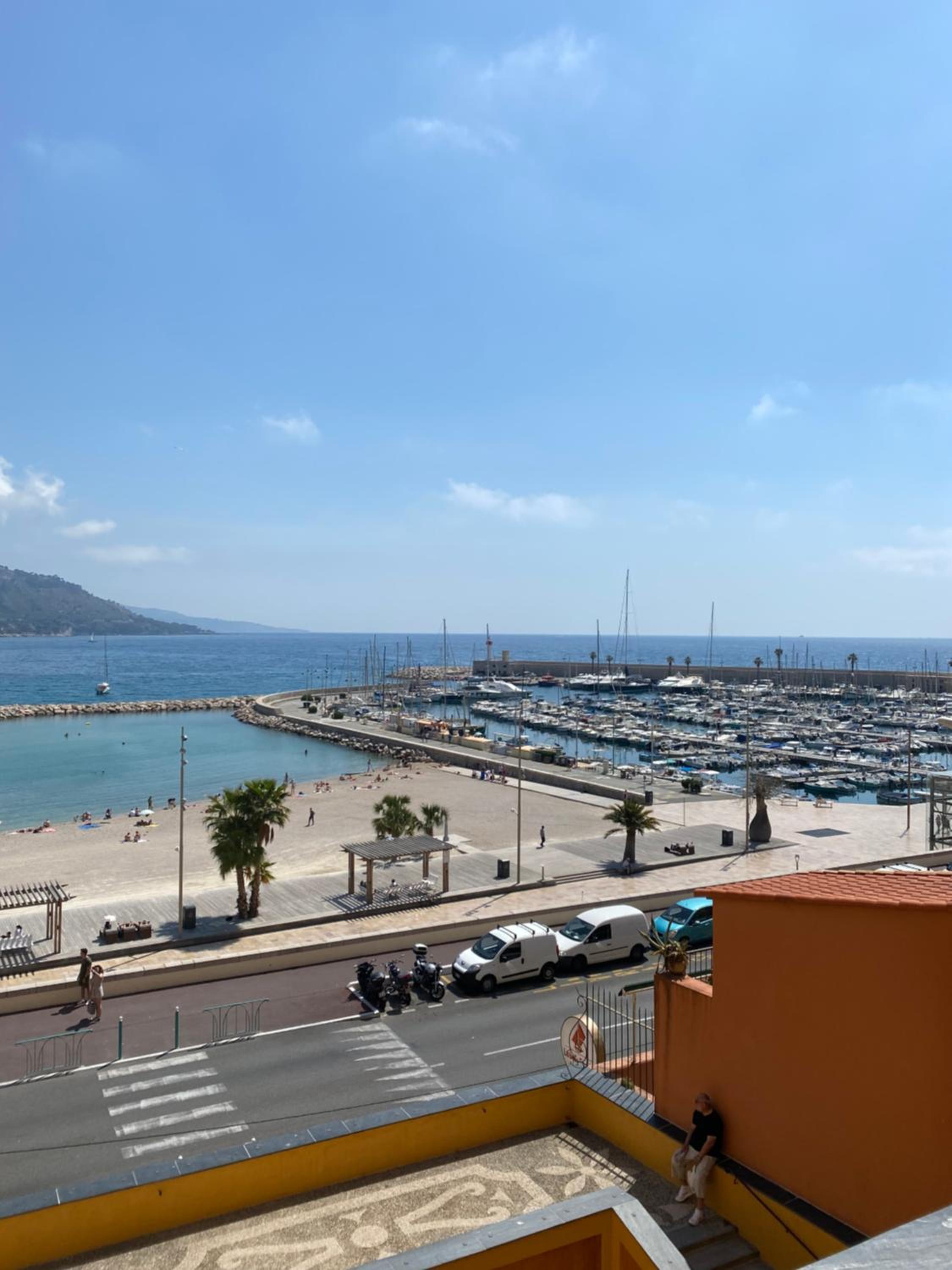 Refurbished apartment in the Old Town, steps from the beach