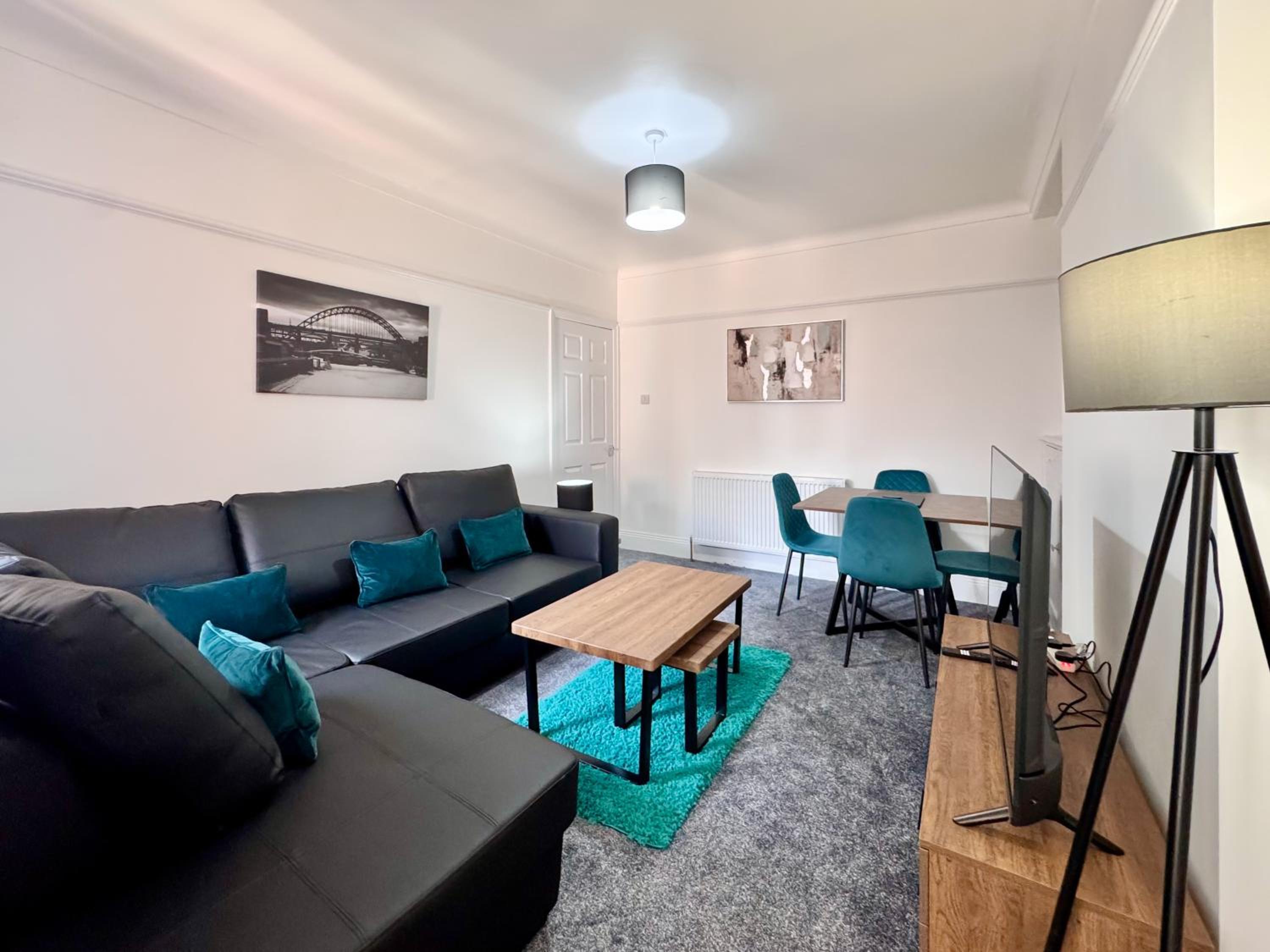 Brandon Grove Stay Sleeps 6 by Week2Week