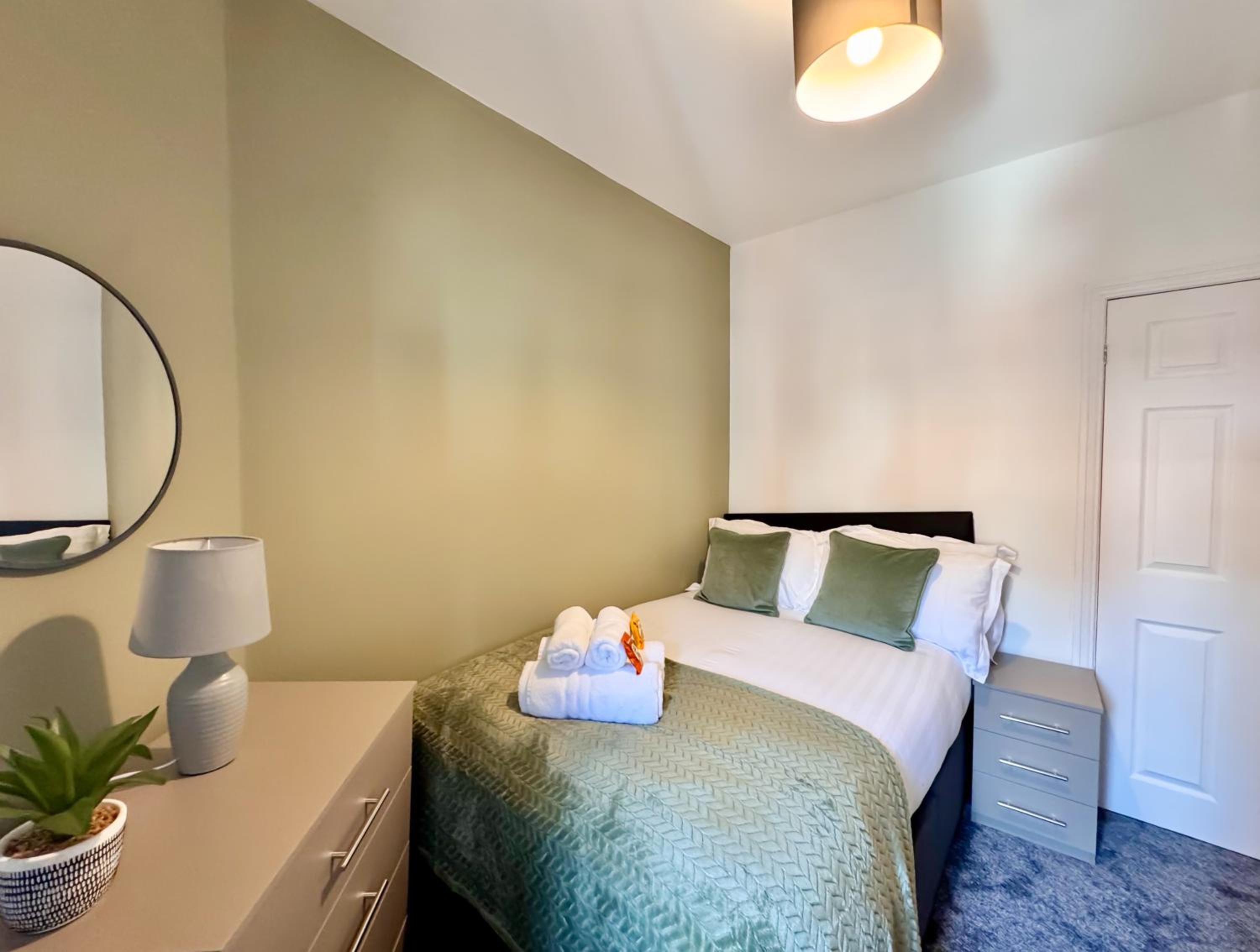 Brandon Grove Stay Sleeps 6 by Week2Week
