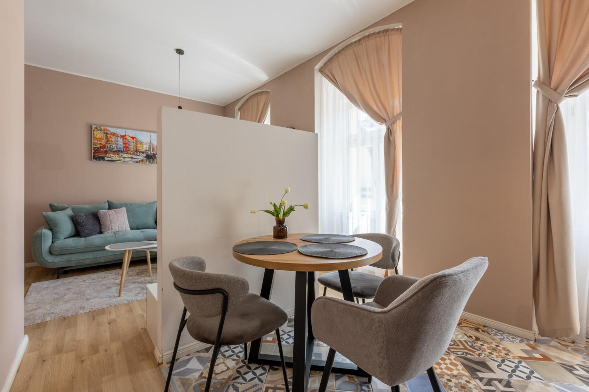 Apartment Near Colonnade