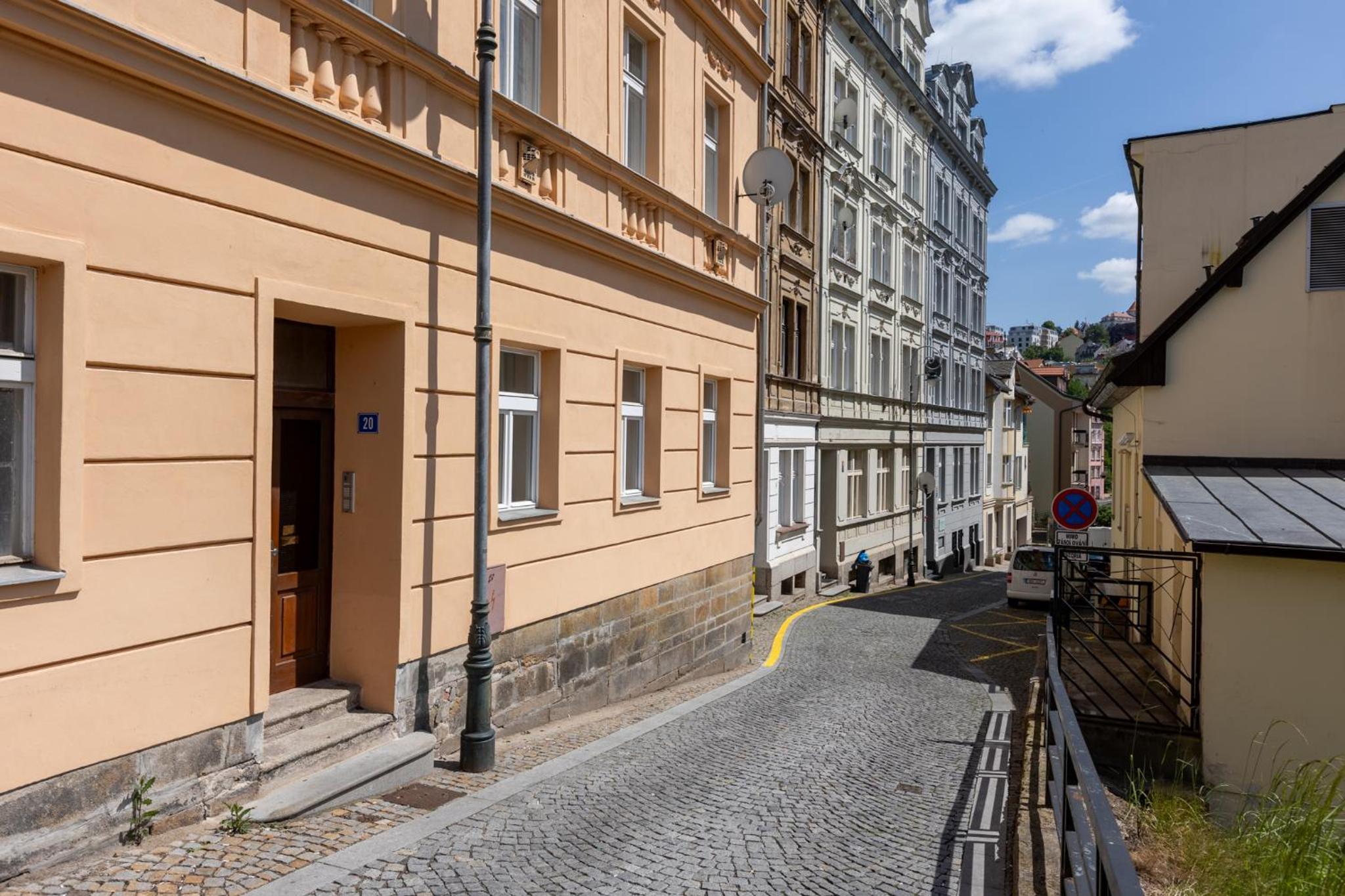 Apartment Near Colonnade