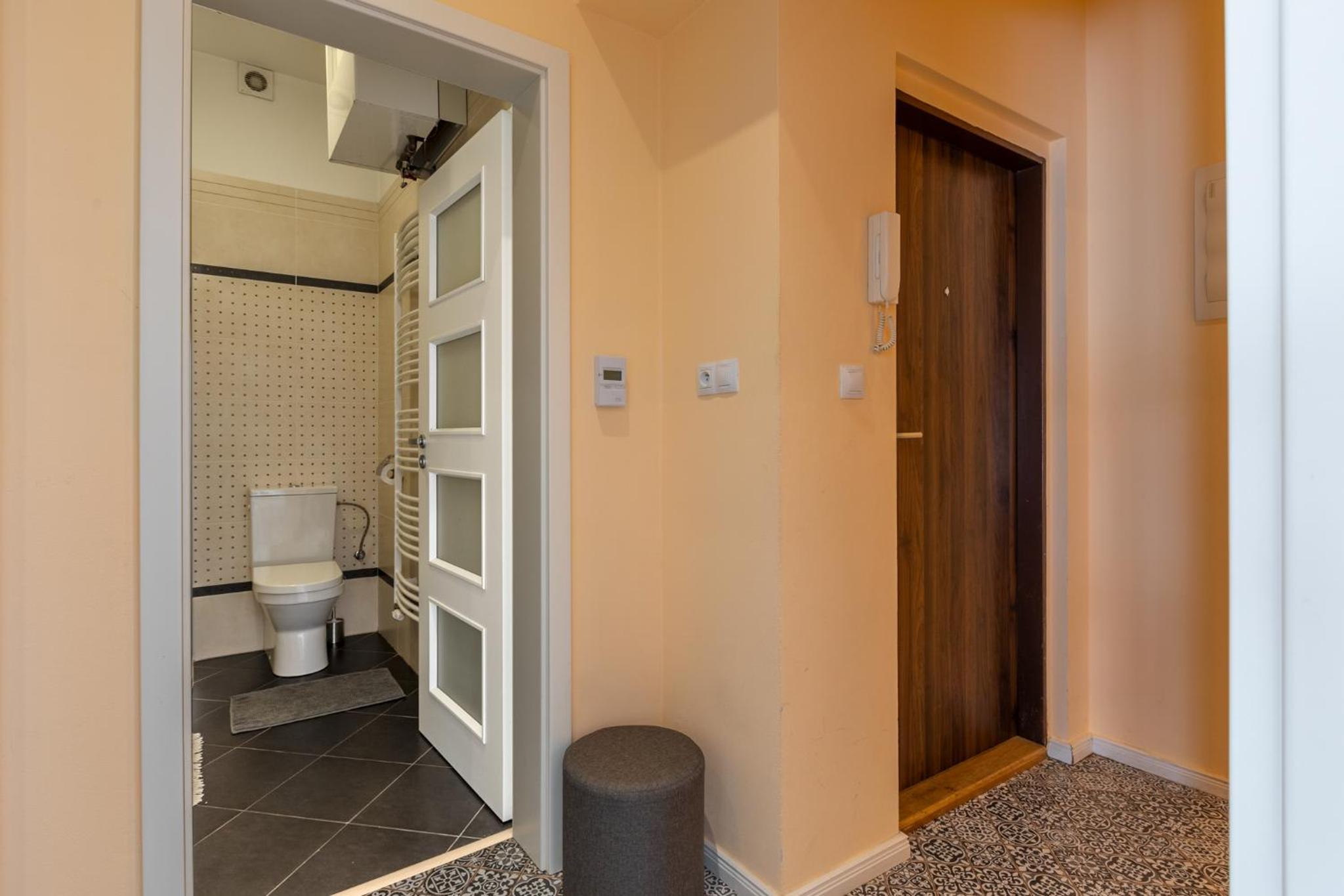 Apartment Near Colonnade