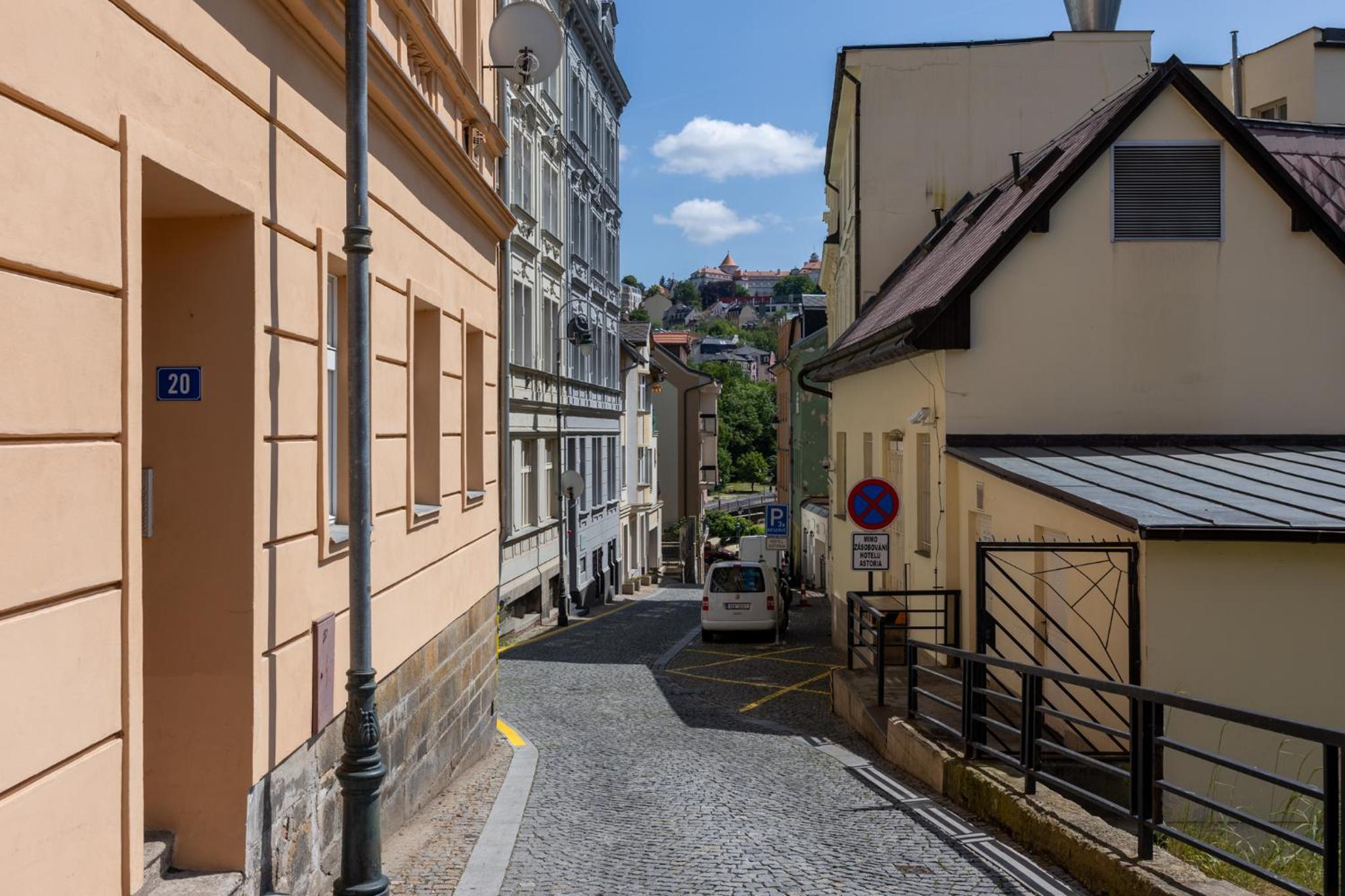 Apartment Near Colonnade