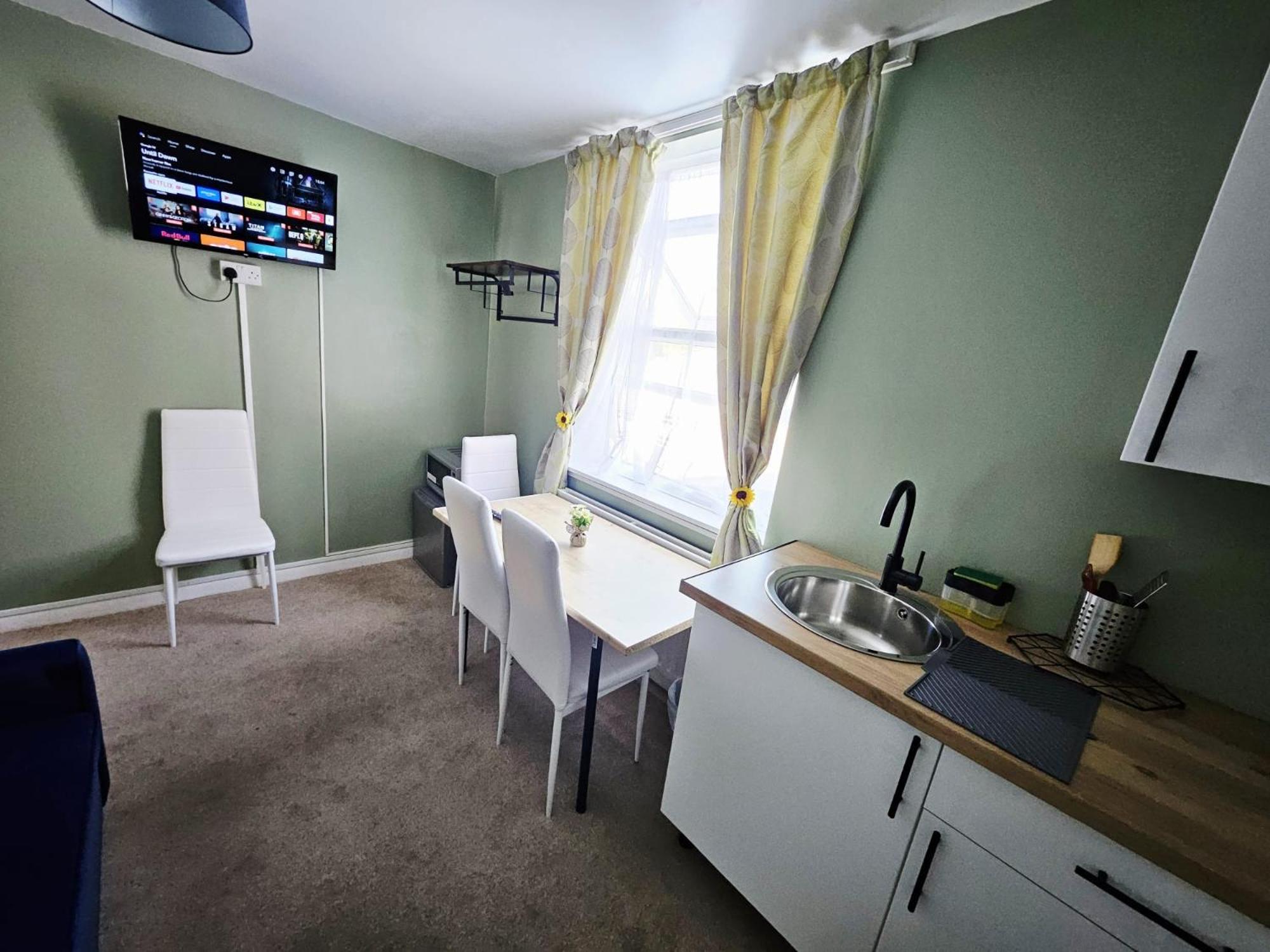 OceanNest-3 Bedroom Apartment free parking, EV 22kW