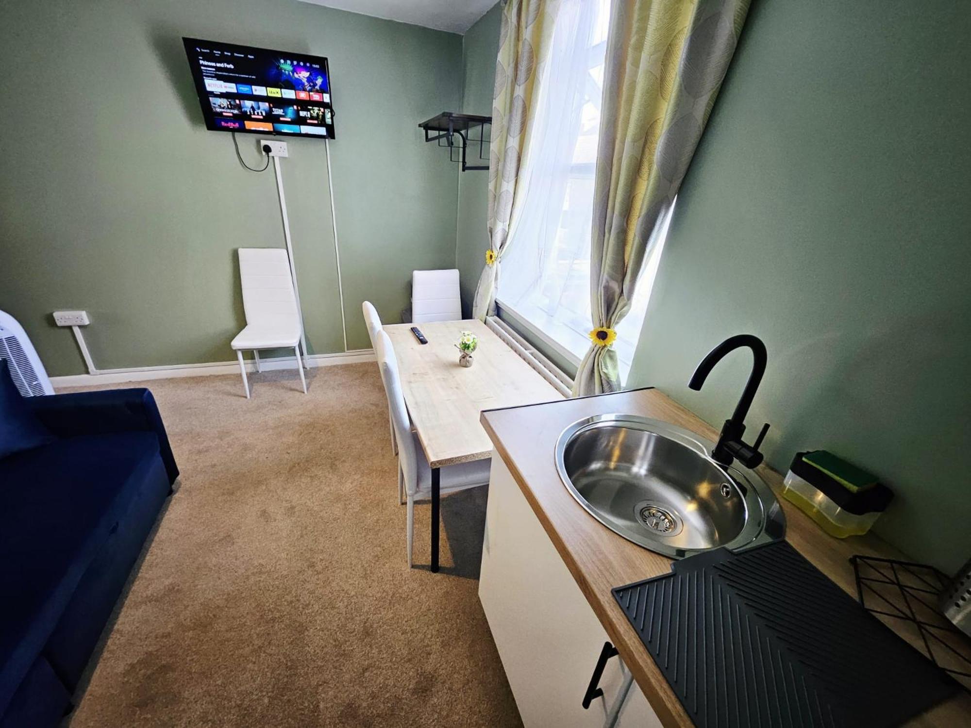 OceanNest-3 Bedroom Apartment free parking, EV 22kW