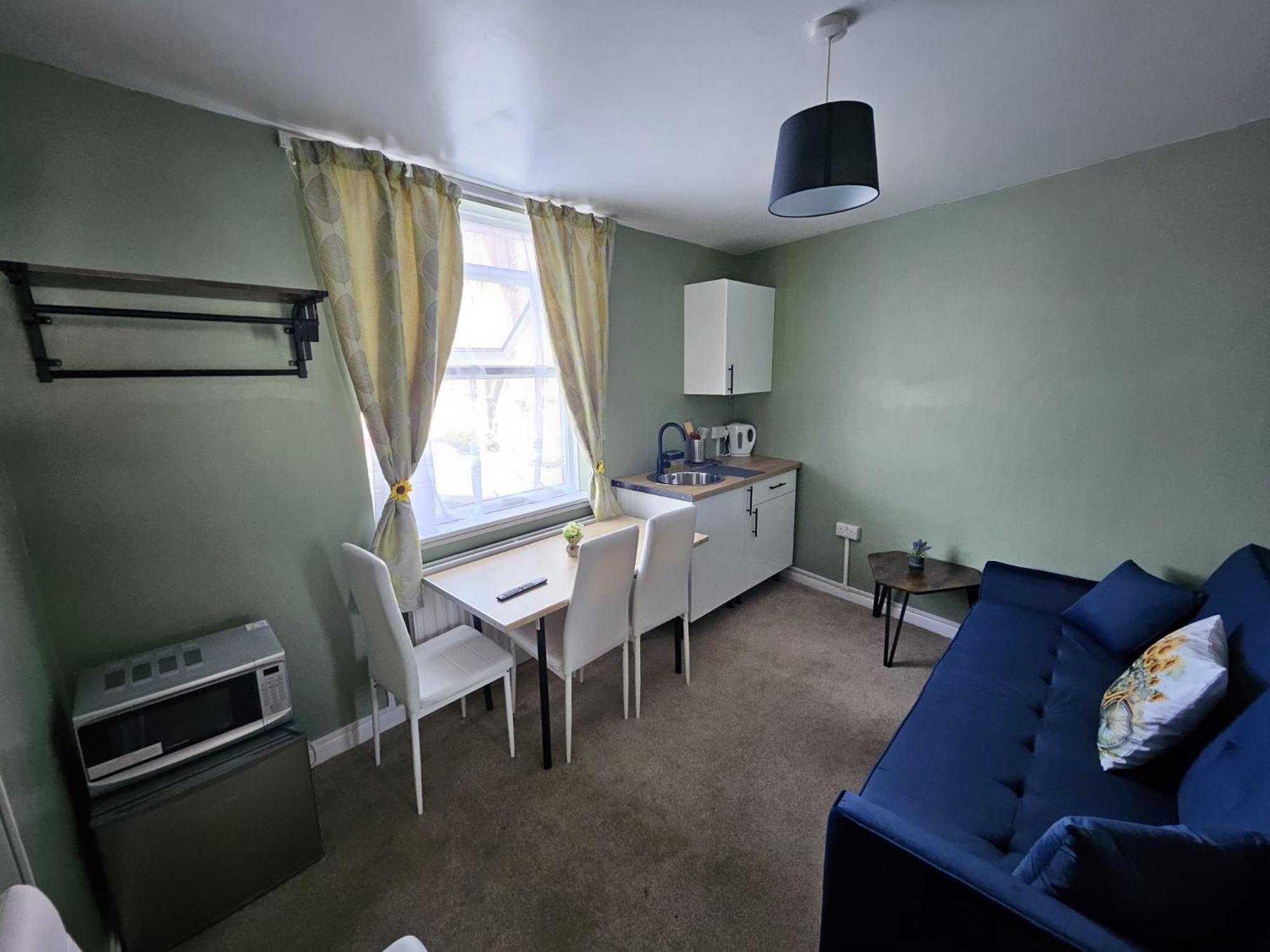 OceanNest-3 Bedroom Apartment free parking, EV 22kW