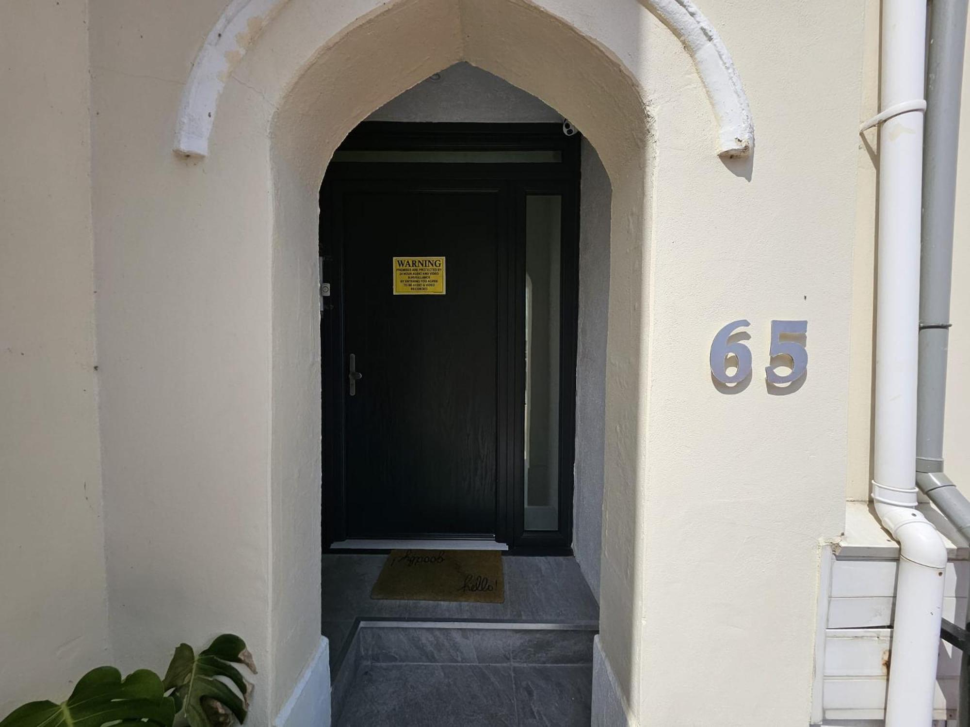 OceanNest-3 Bedroom Apartment free parking, EV 22kW