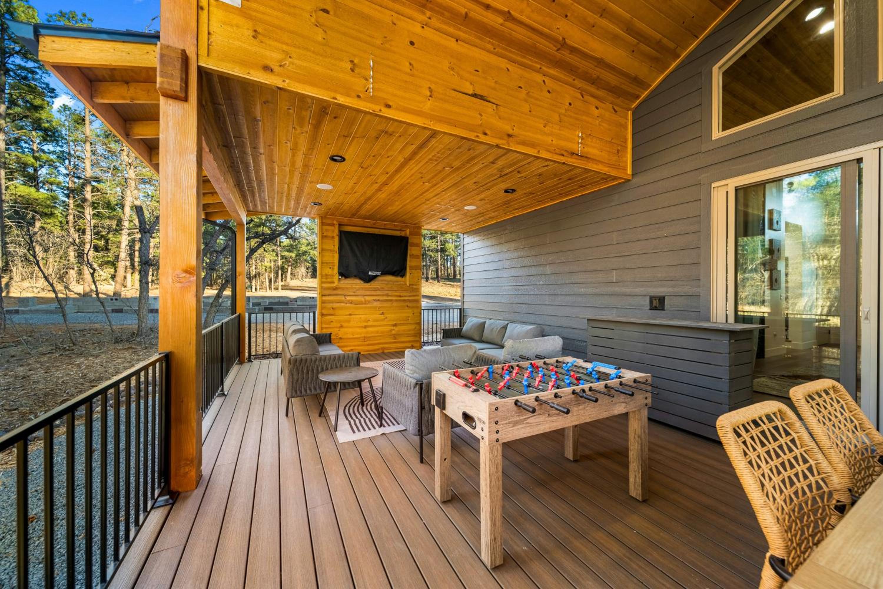 Lake-View Gem with Outdoor Entertainment in Show Low