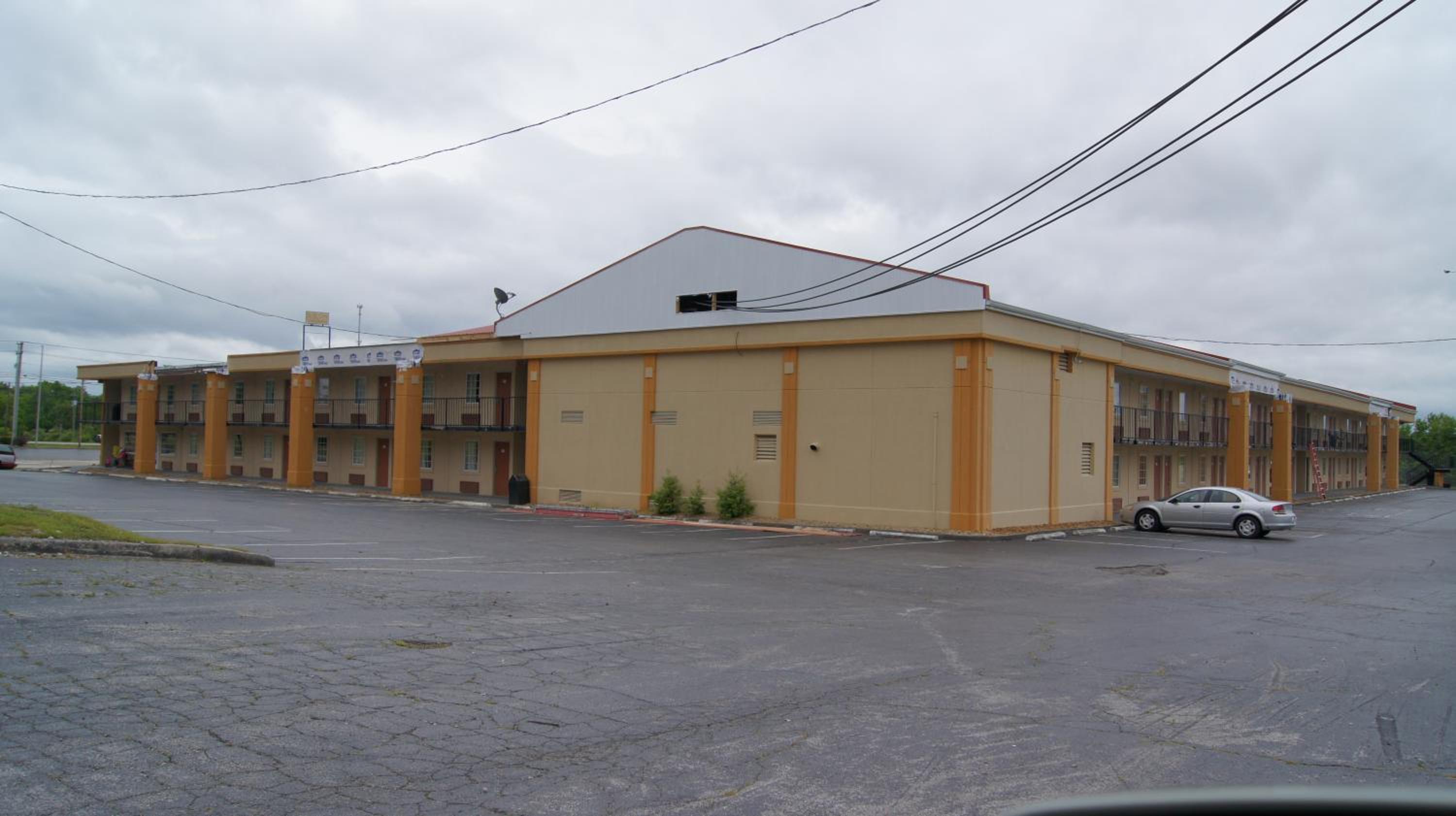 Crossville Vacations - Executive Inn - Property Image 1