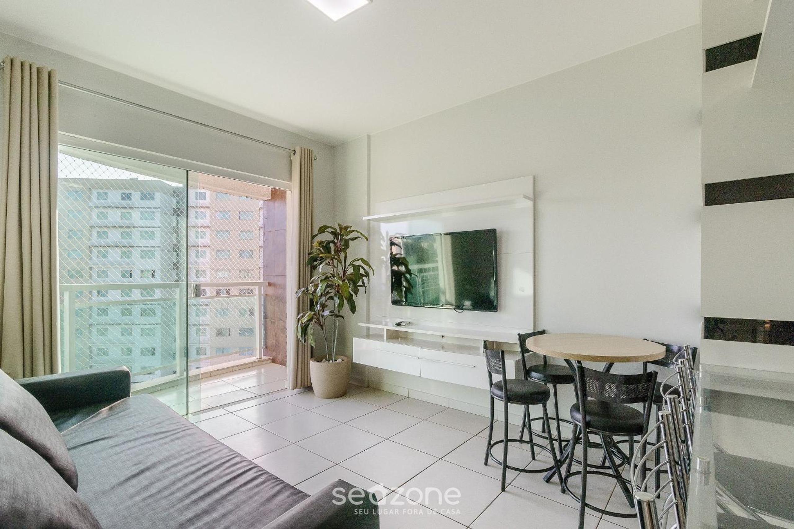 2 B Apt in Building w/Pool near Downtown | ACM0865
