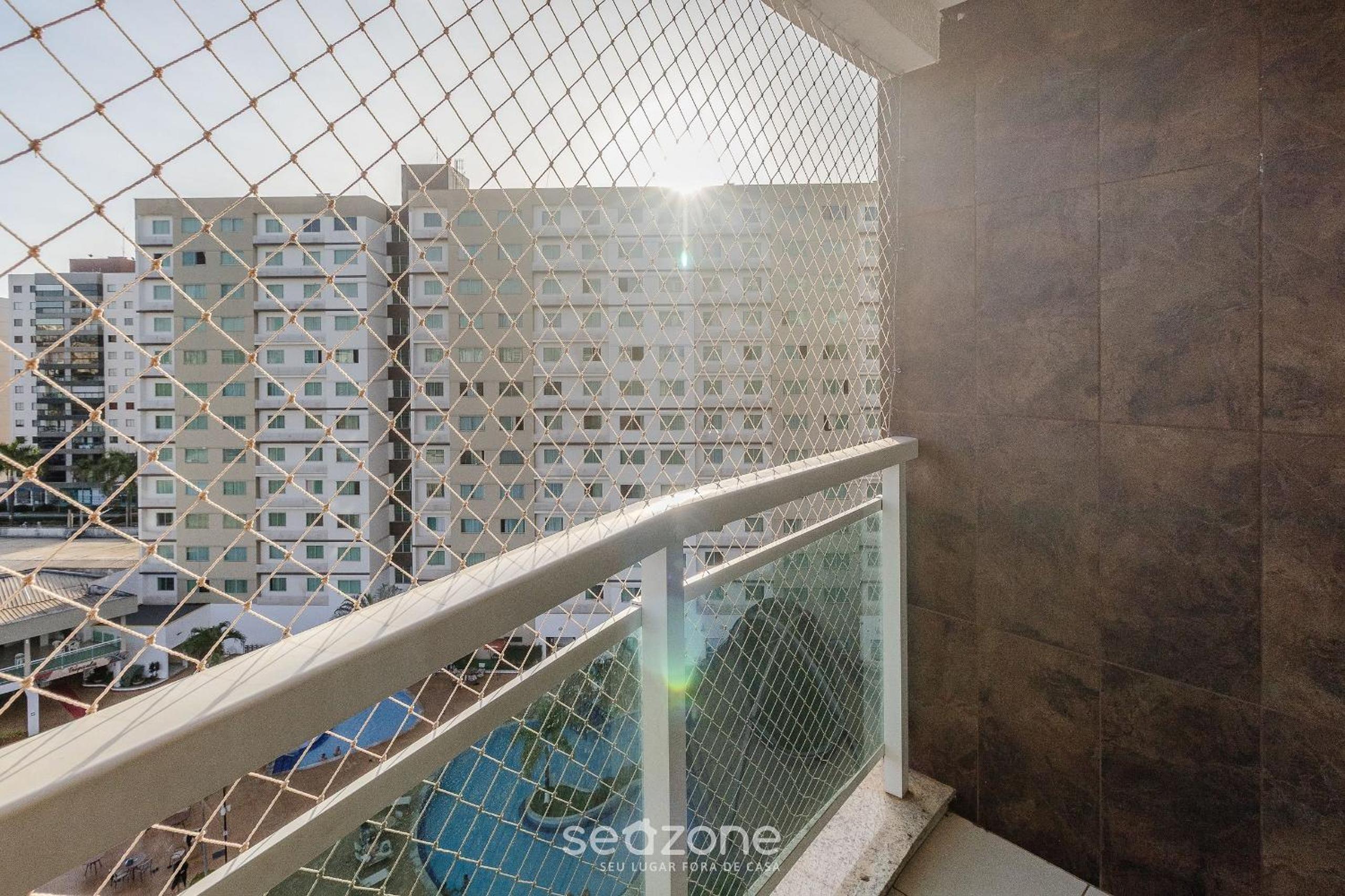 2 B Apt in Building w/Pool near Downtown | ACM0865