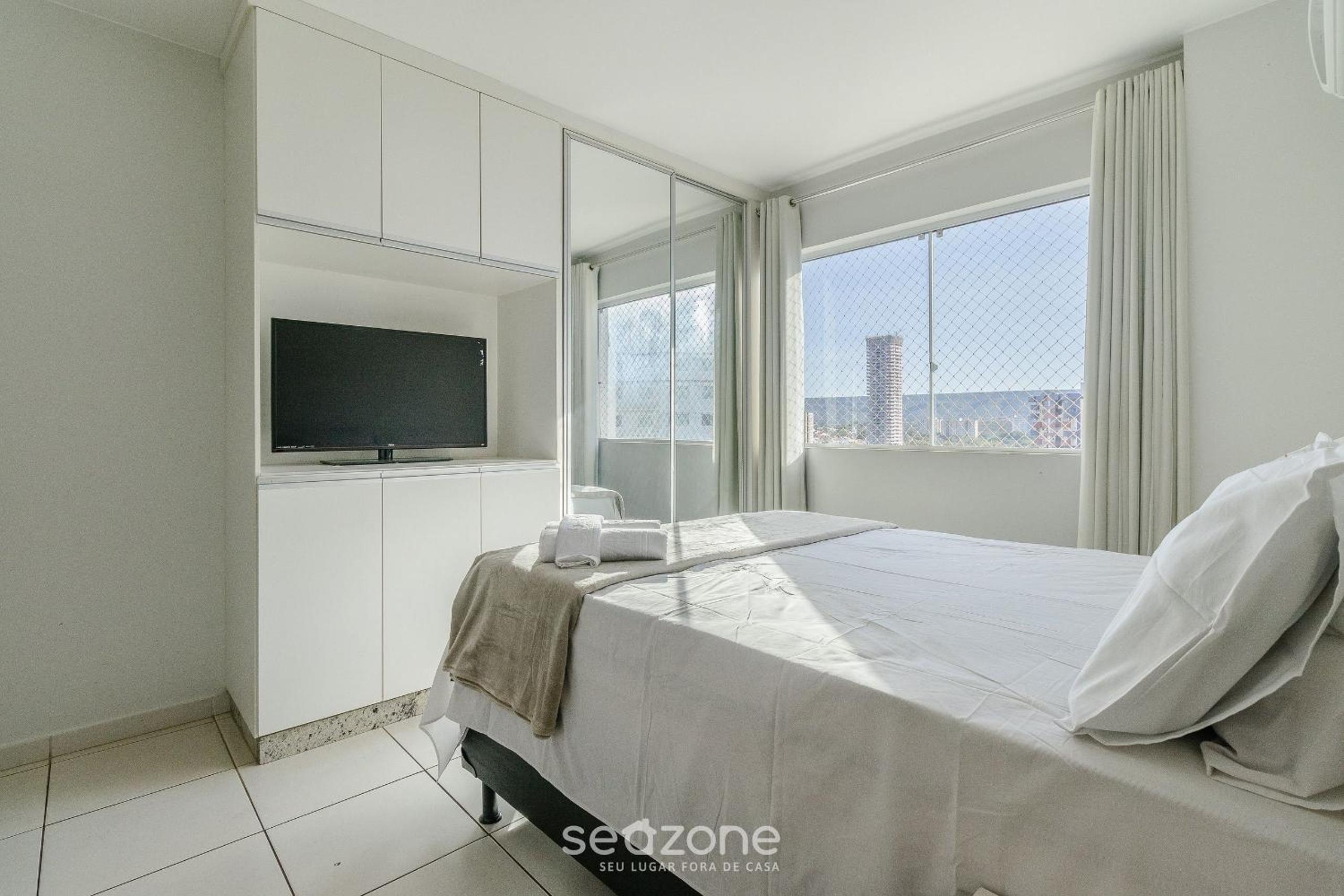 2 B Apt in Building w/Pool near Downtown | ACM0865