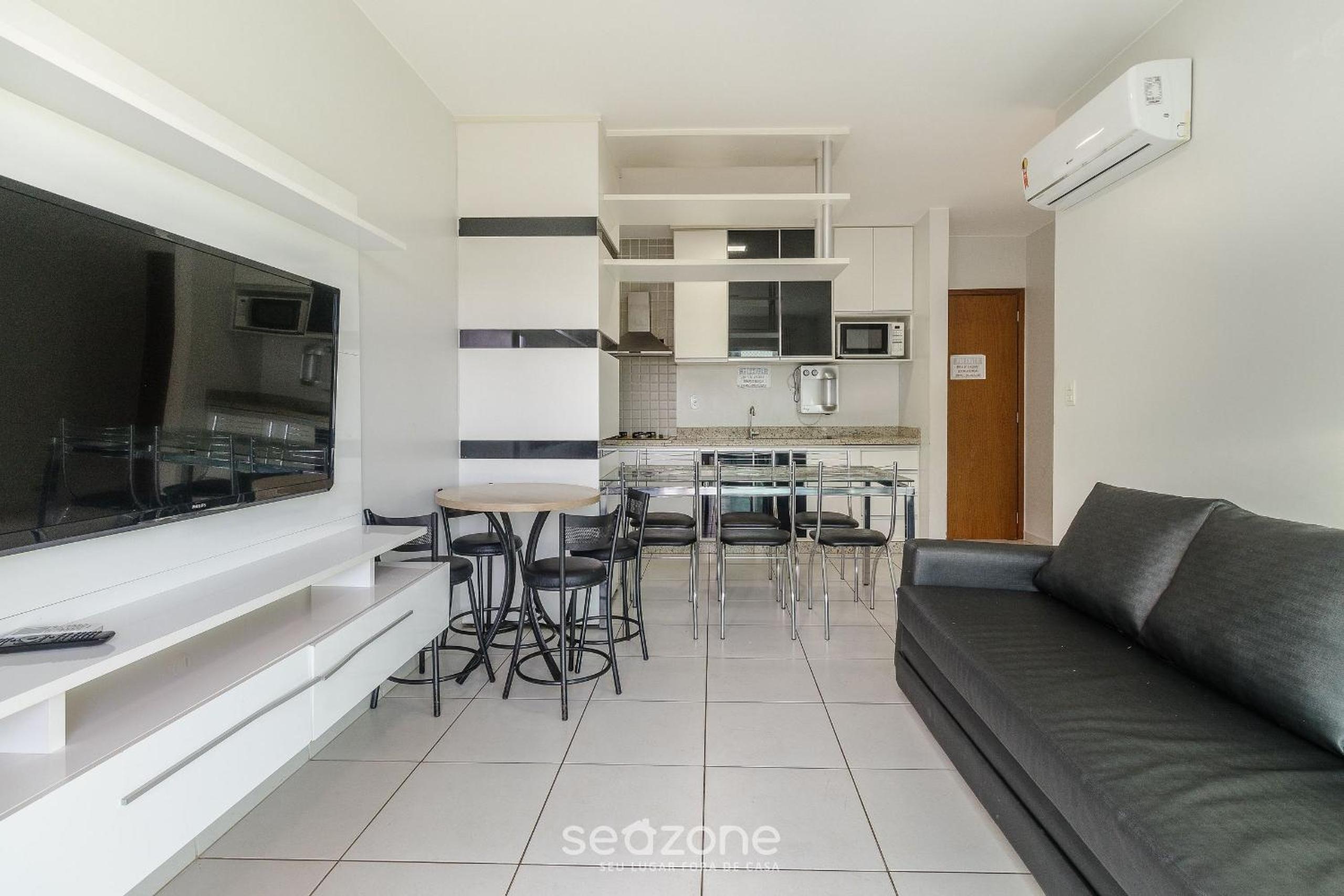 2 B Apt in Building w/Pool near Downtown | ACM0865