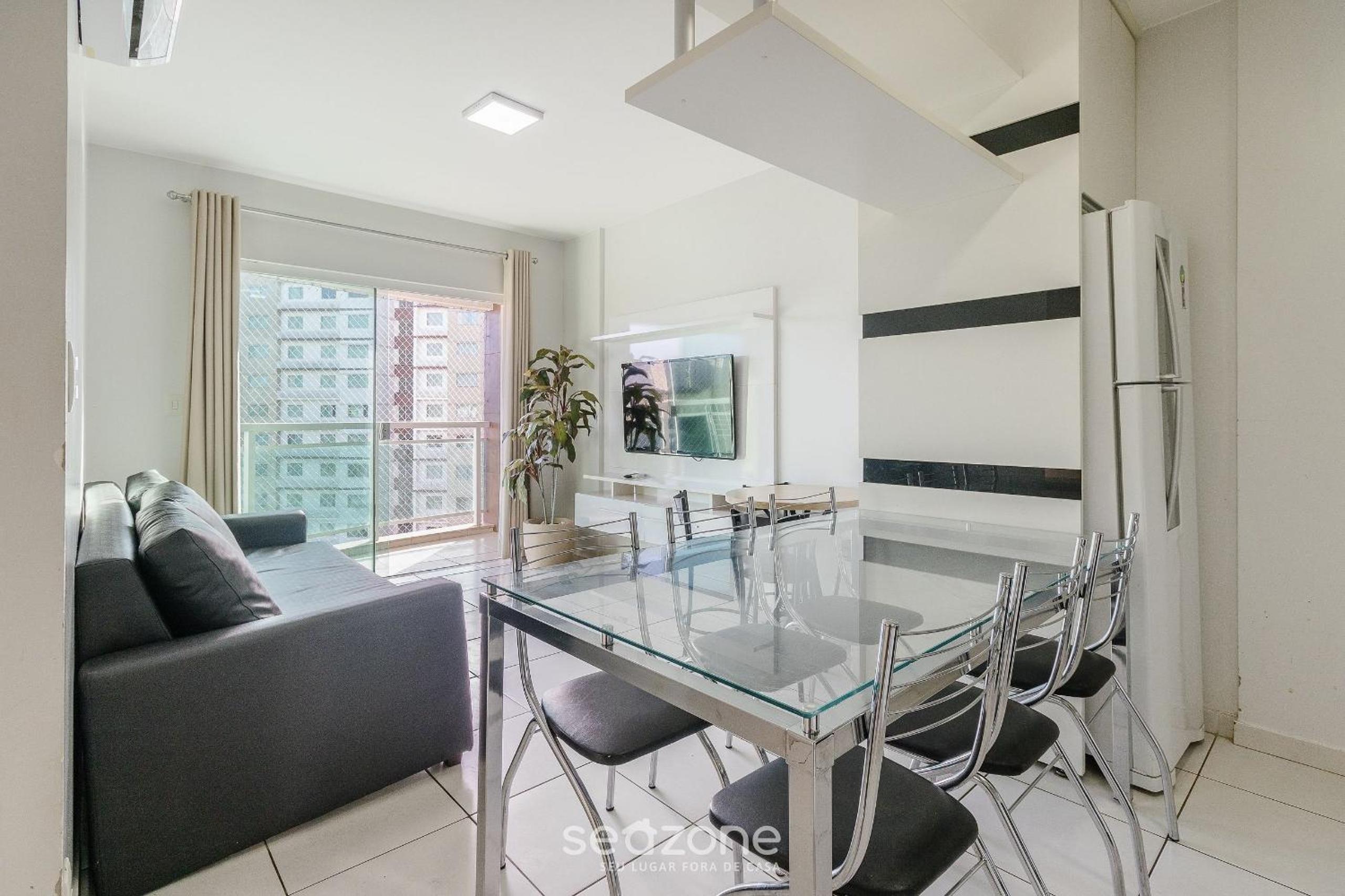 2 B Apt in Building w/Pool near Downtown | ACM0865