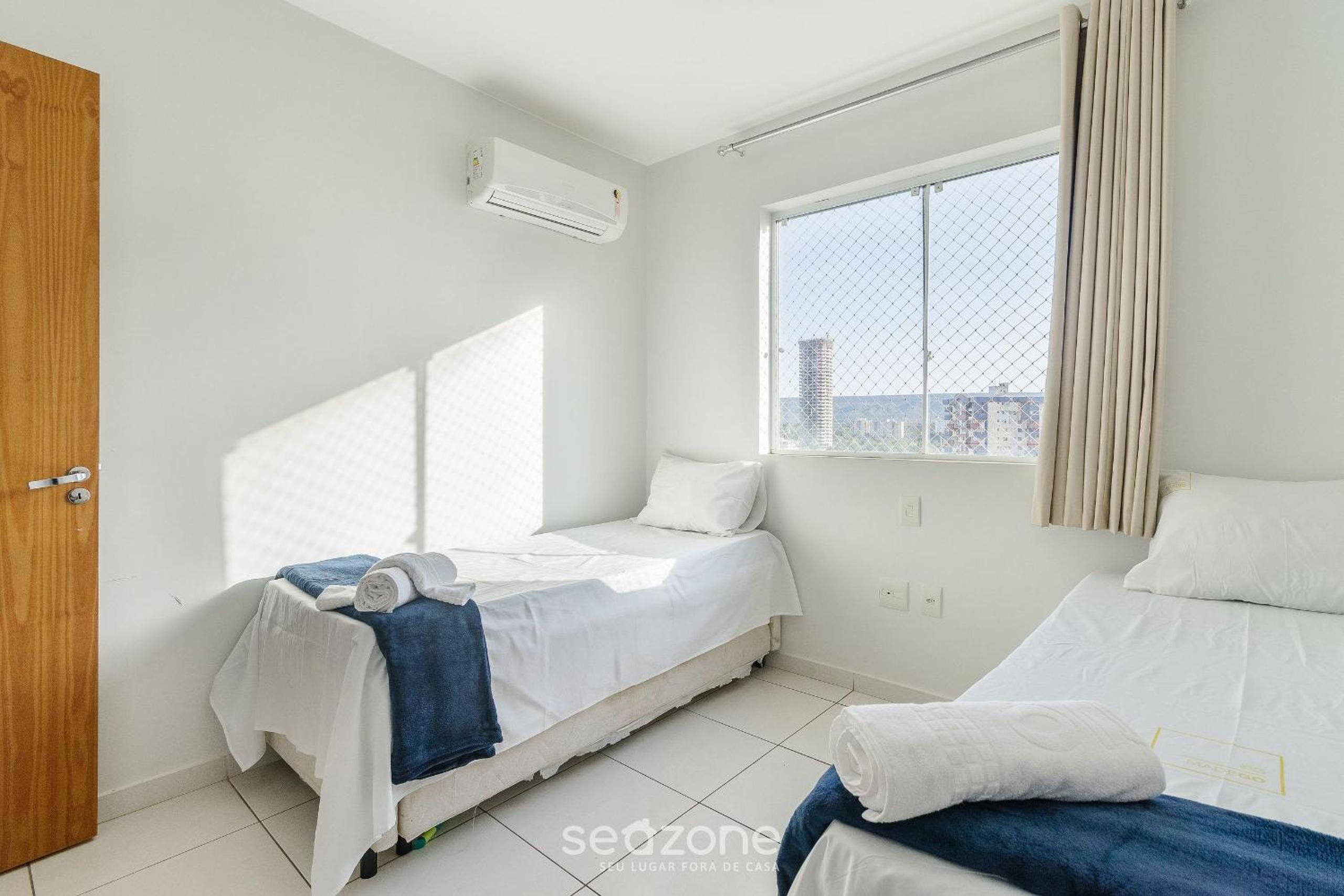 2 B Apt in Building w/Pool near Downtown | ACM0865