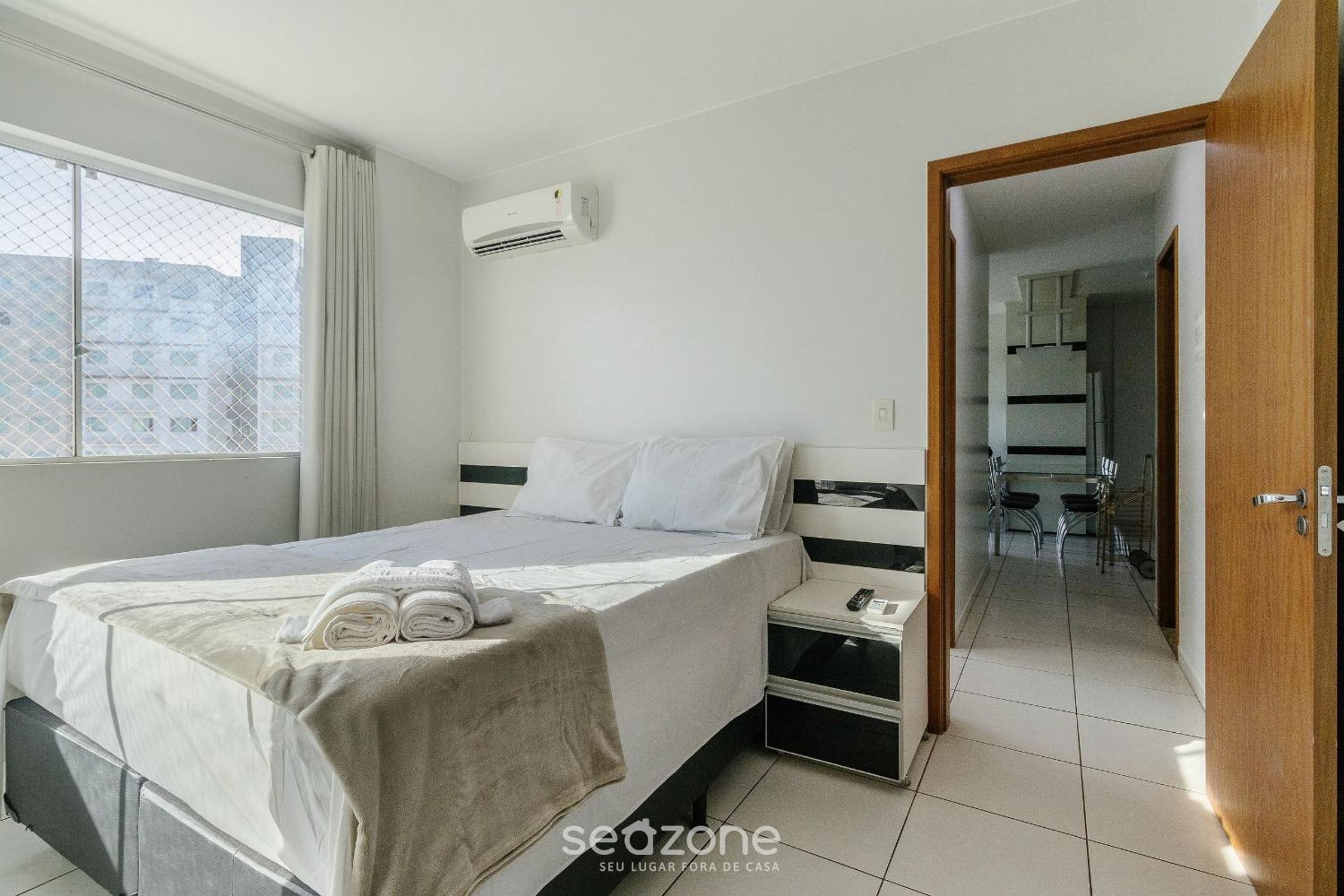 2 B Apt in Building w/Pool near Downtown | ACM0865