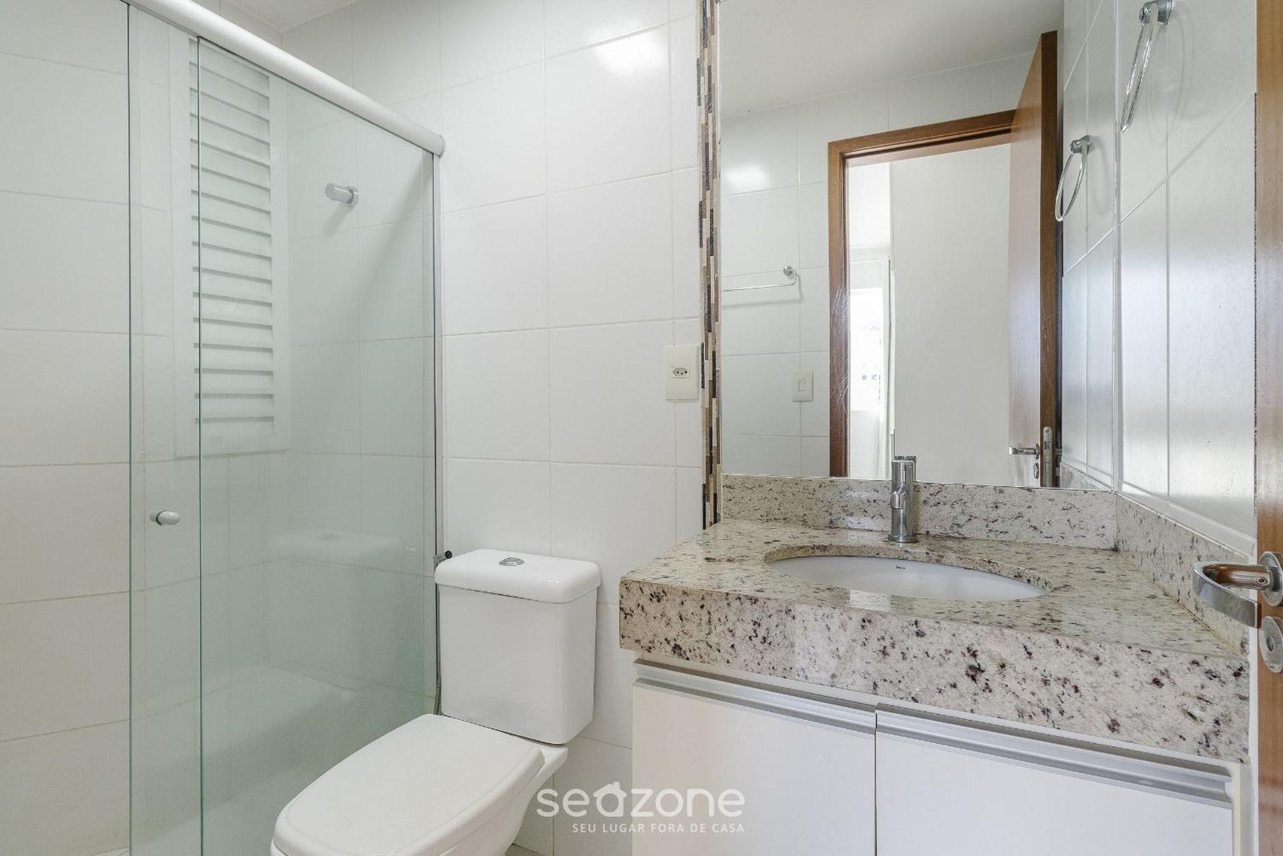 2 B Apt in Building w/Pool near Downtown | ACM0865