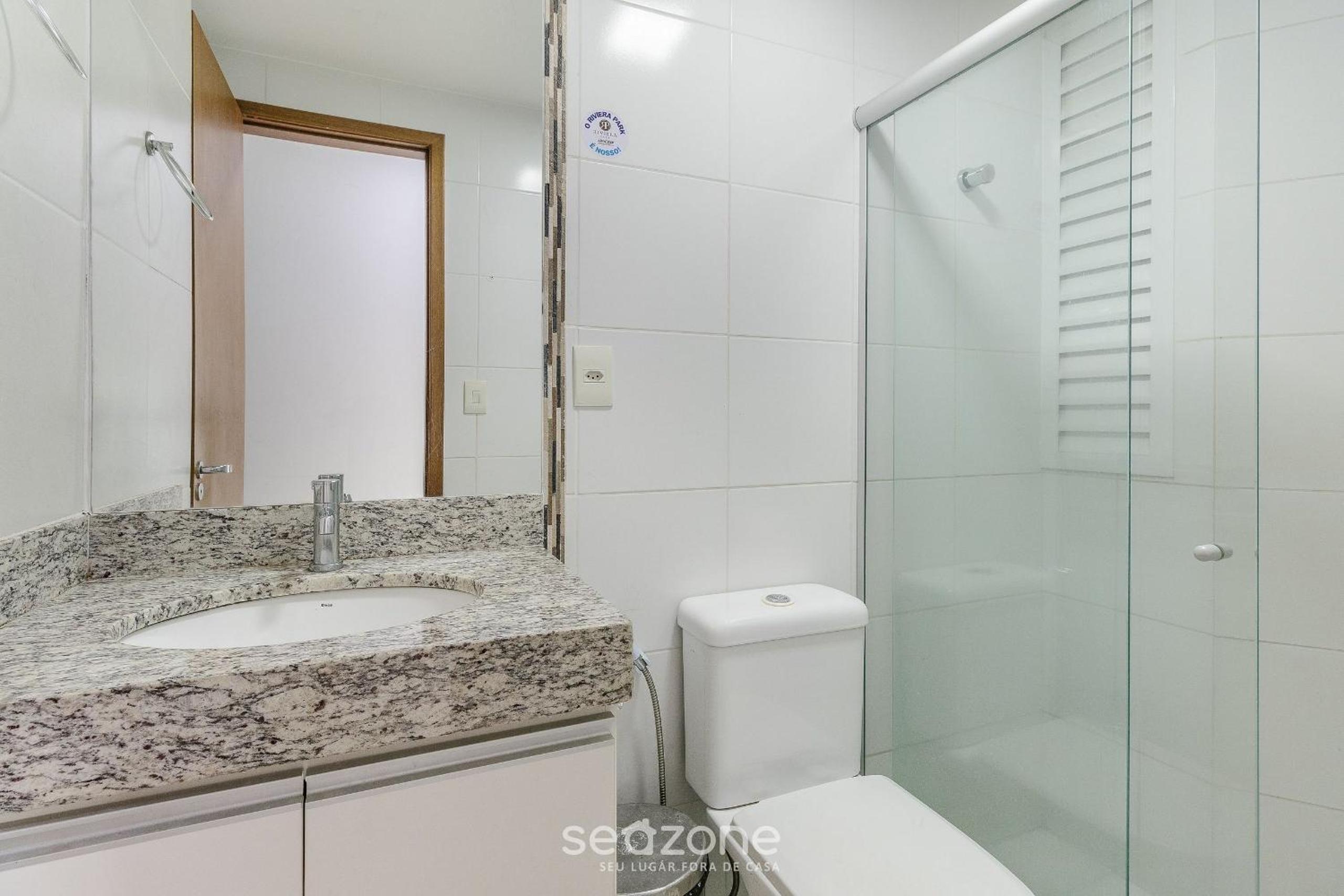 2 B Apt in Building w/Pool near Downtown | ACM0865