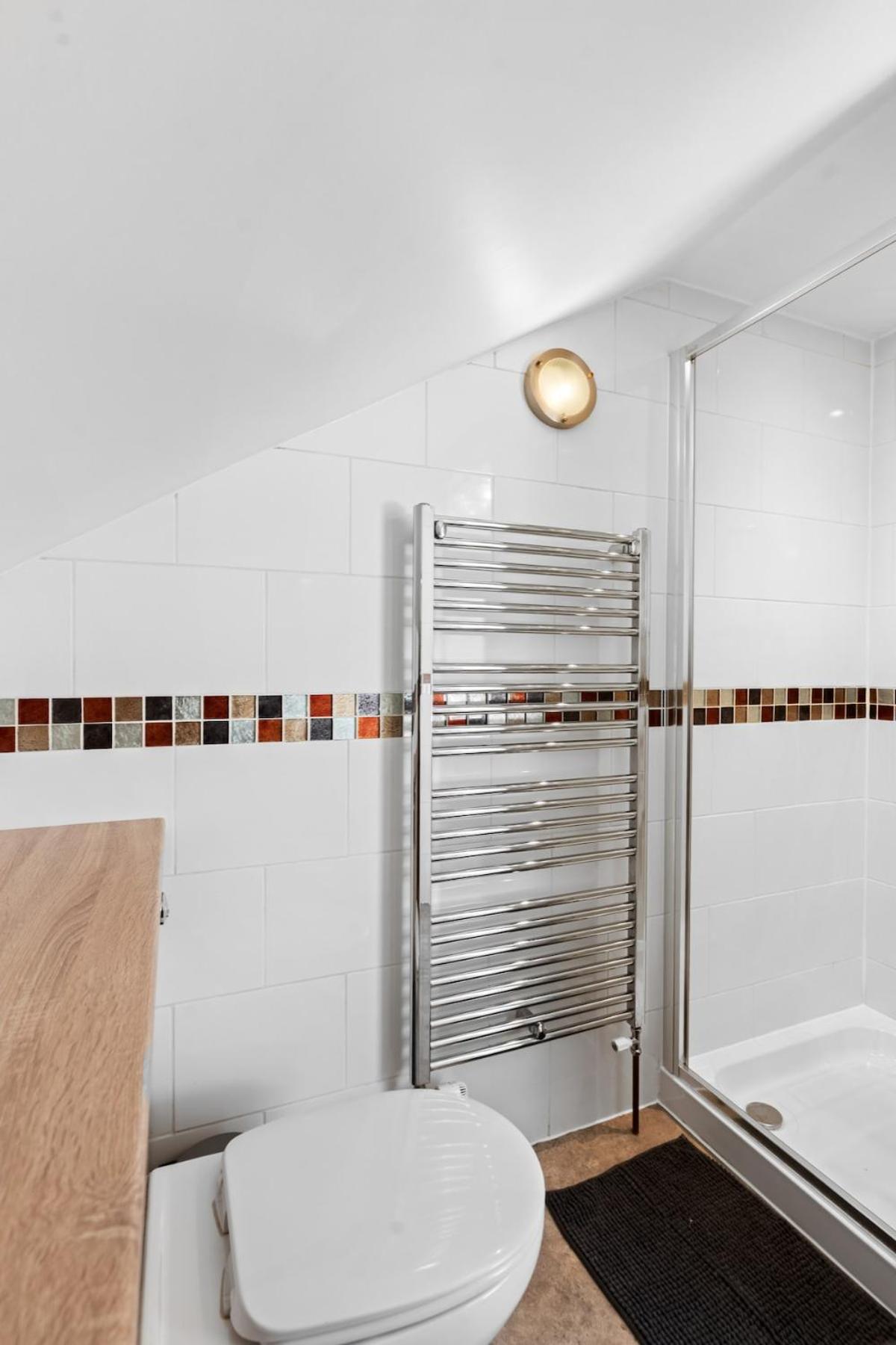 Luxury 4-Bed Family & Group Home-King or Twin Beds-Driveway, Garden-Near Gatwick