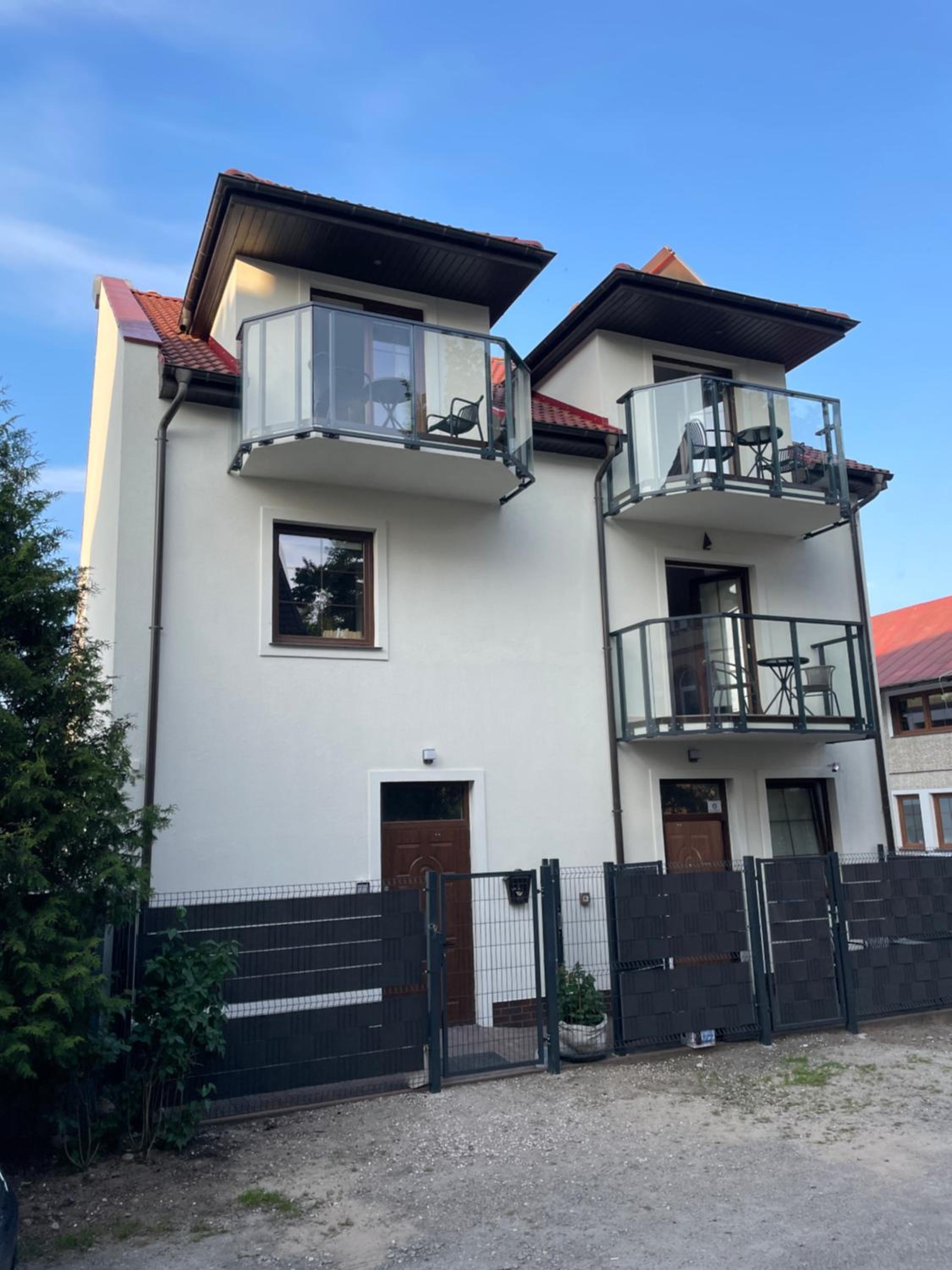 Pokoje i apartamenty nad Letniskową